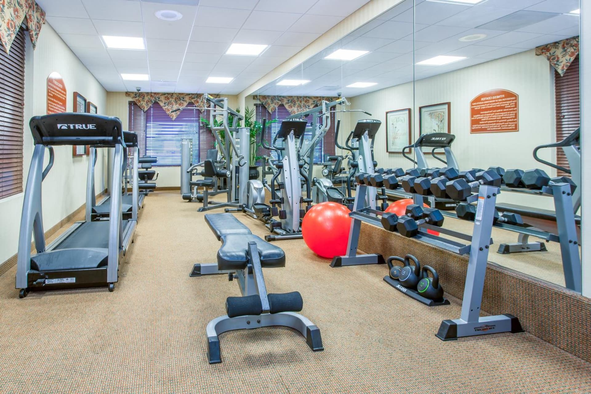 Holiday Inn Express & Suites Bloomington by IHG gallery photo in Bloomington, IN — image 16