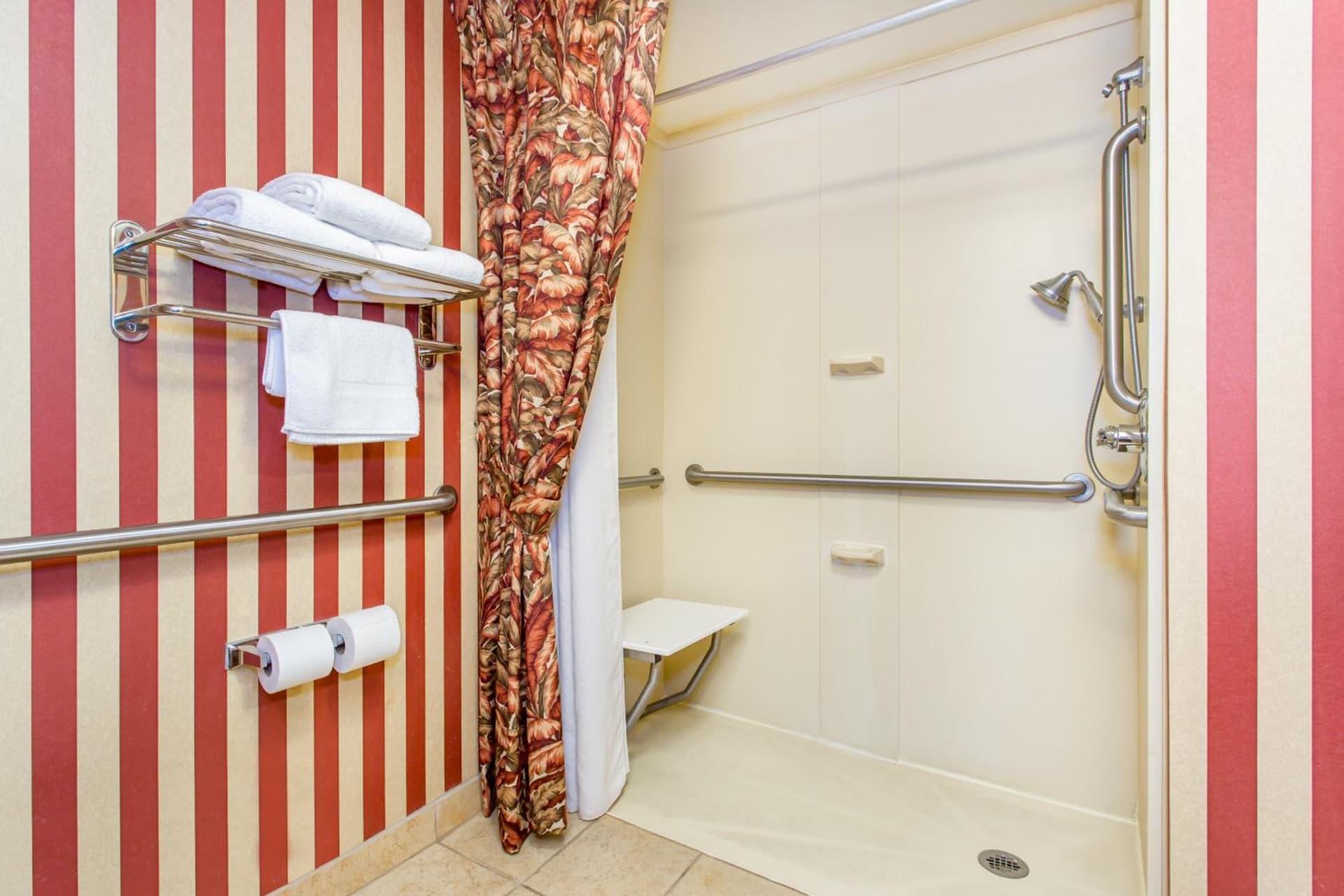 Holiday Inn Express & Suites Bloomington by IHG gallery photo in Bloomington, IN — image 8