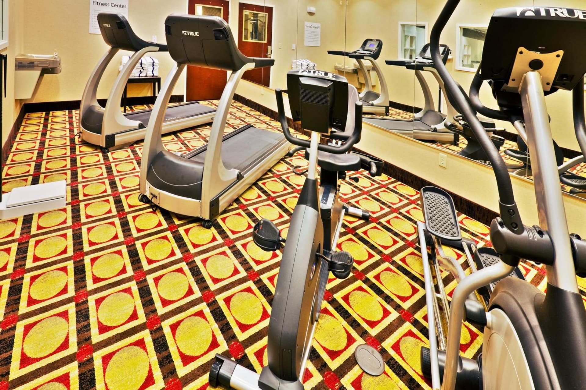 Holiday Inn Express Hotel & Suites Bartlesville by IHG interior in Bartlesville, OK — gallery photo 2