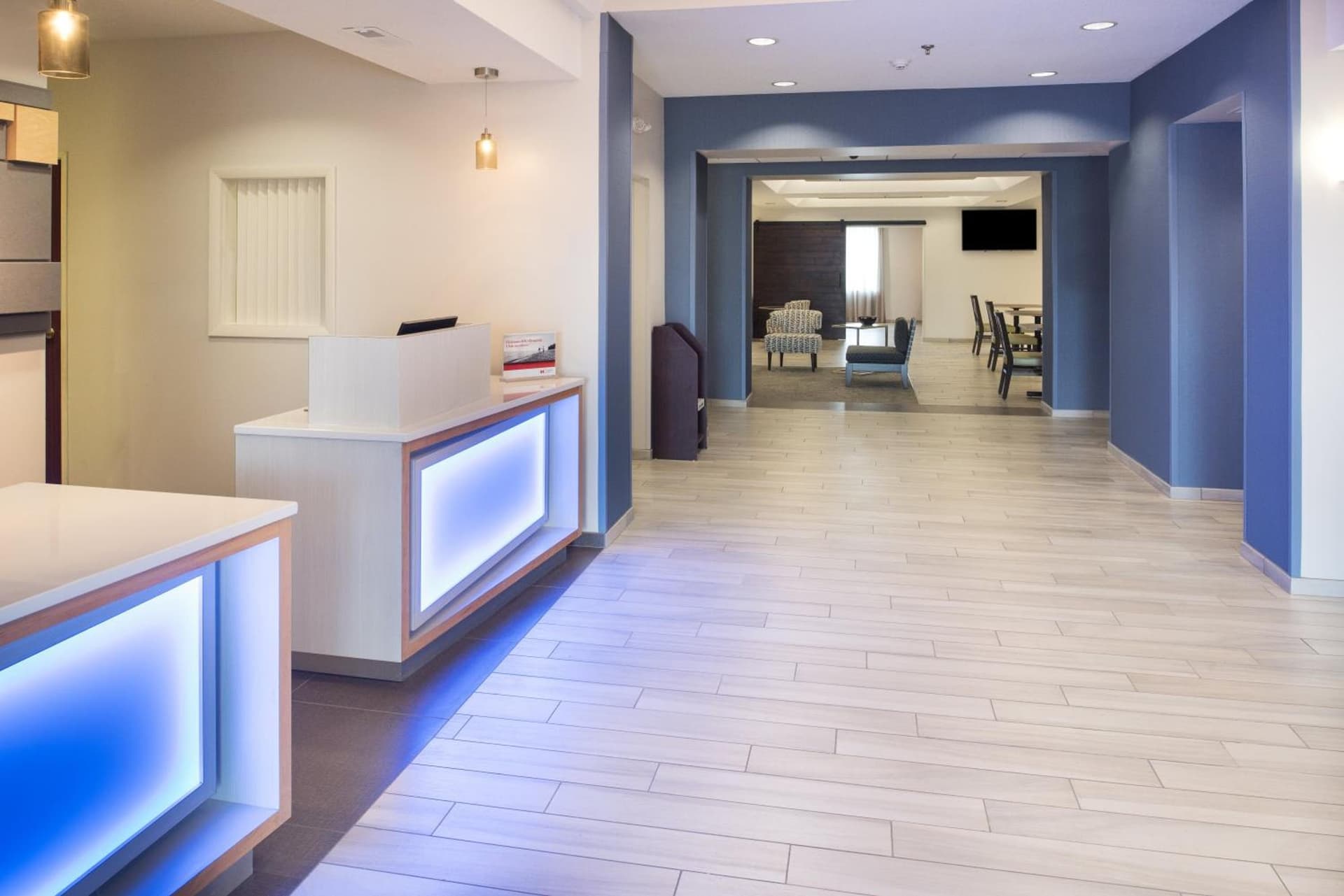 Holiday Inn Express Hotel & Suites Burlington by IHG property views in Burlington, IA — gallery photo 3