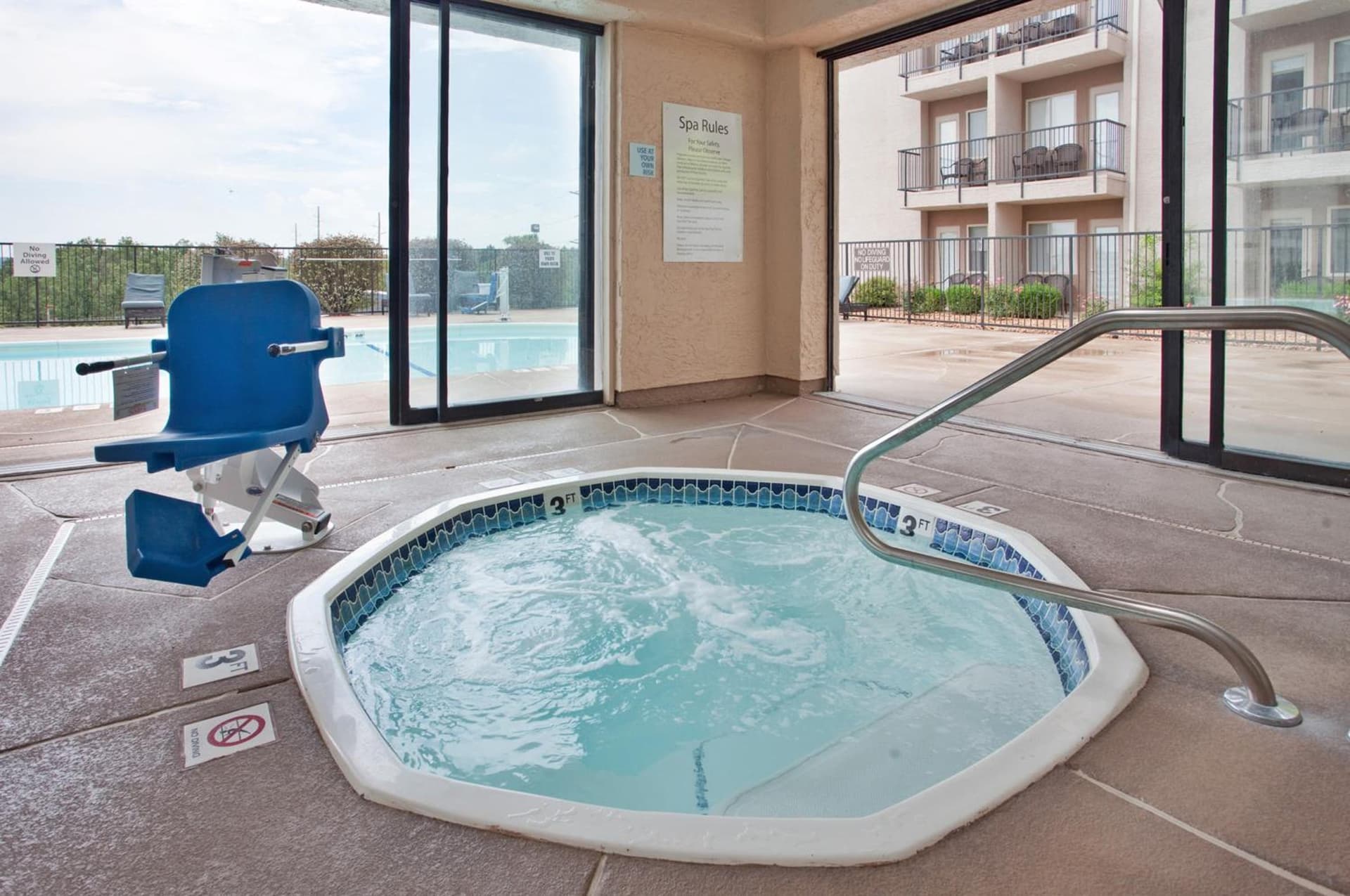 Holiday Inn Express Hotel & Suites Branson 76 Central by IHG property views in Branson, MO — gallery photo 3