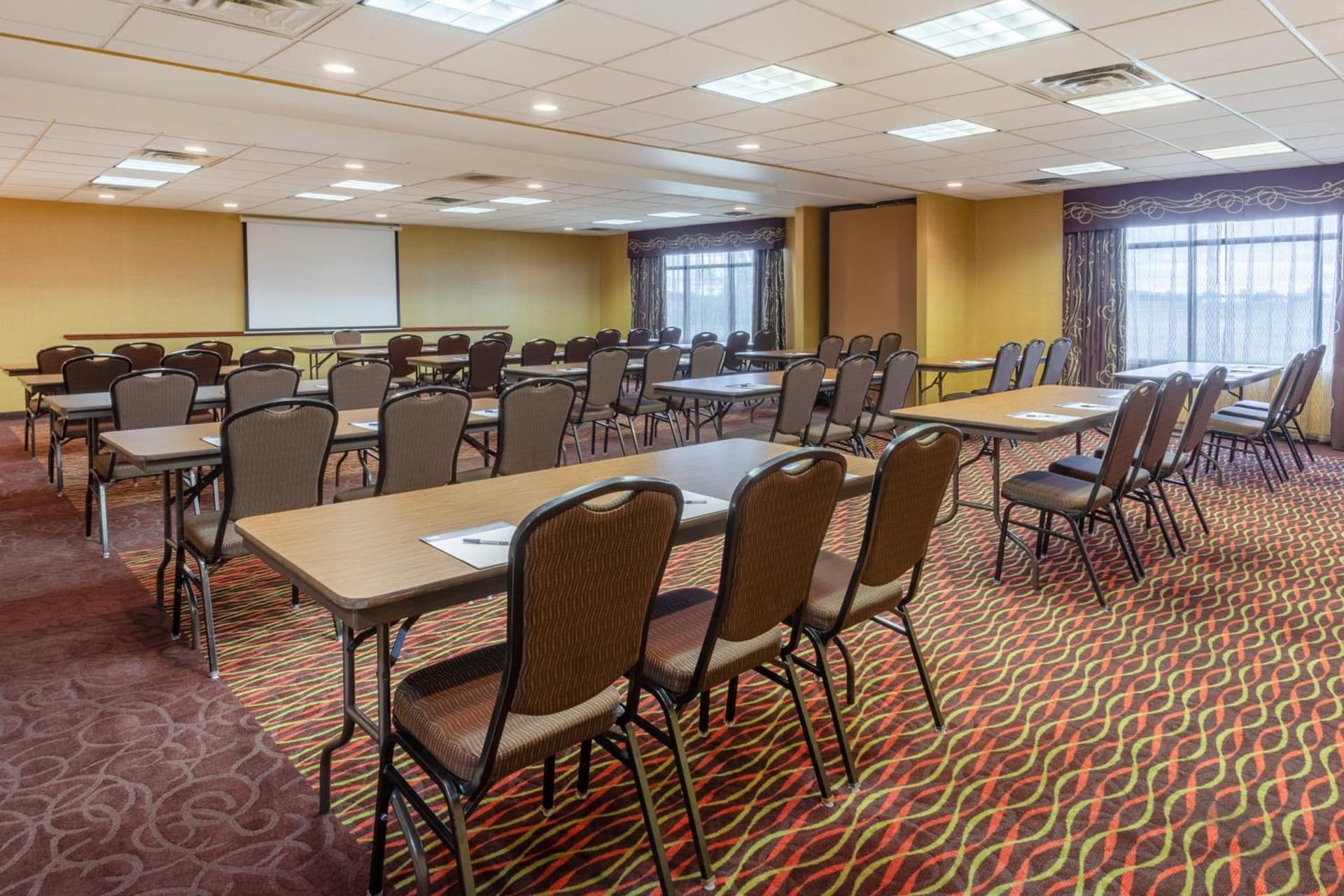 Holiday Inn Express Hotel & Suites Bowling Green by IHG gallery photo in Bowling Green, OH — image 17