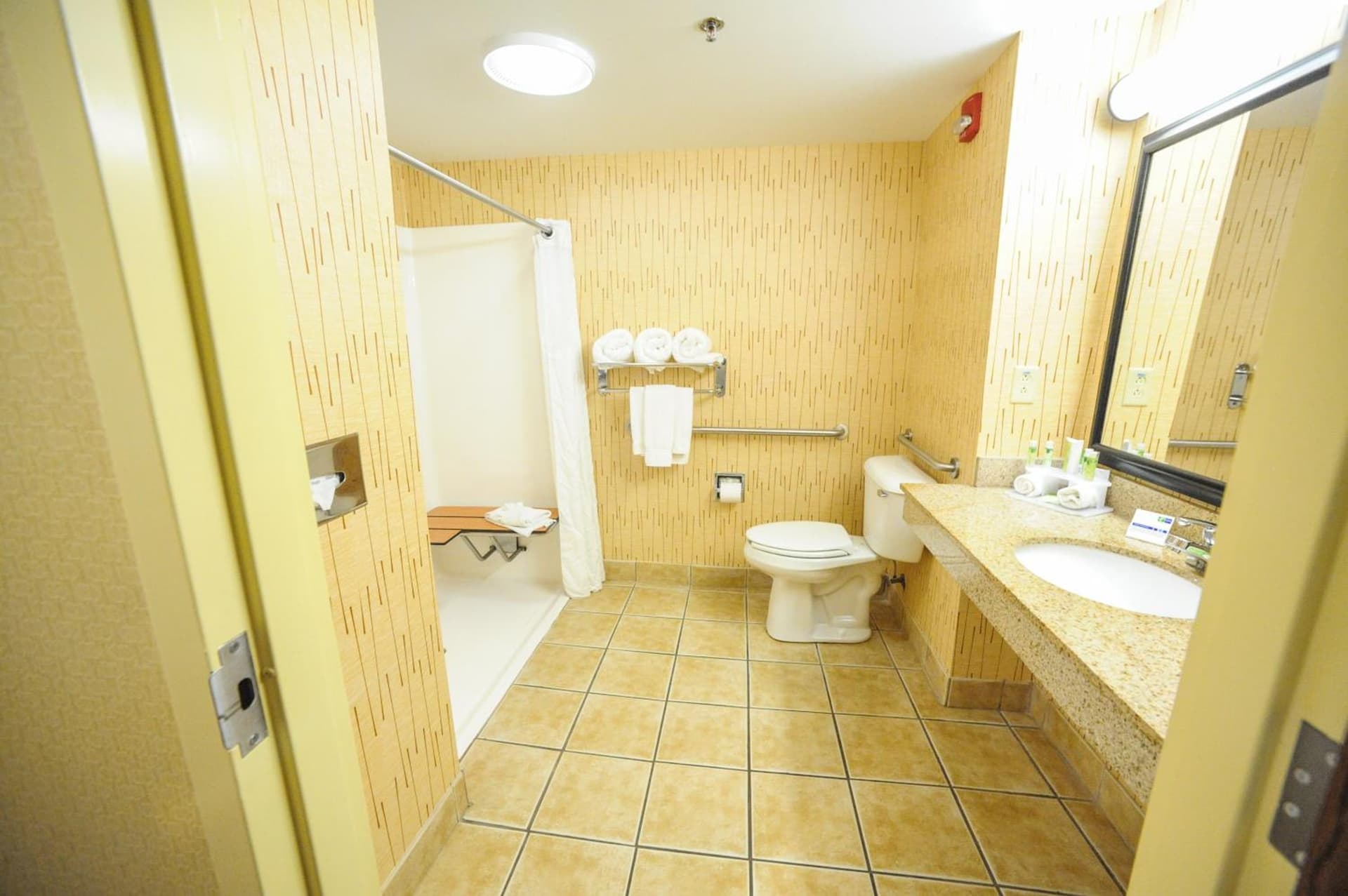 Holiday Inn Express Hotel & Suites Bowling Green by IHG gallery photo in Bowling Green, OH — image 39