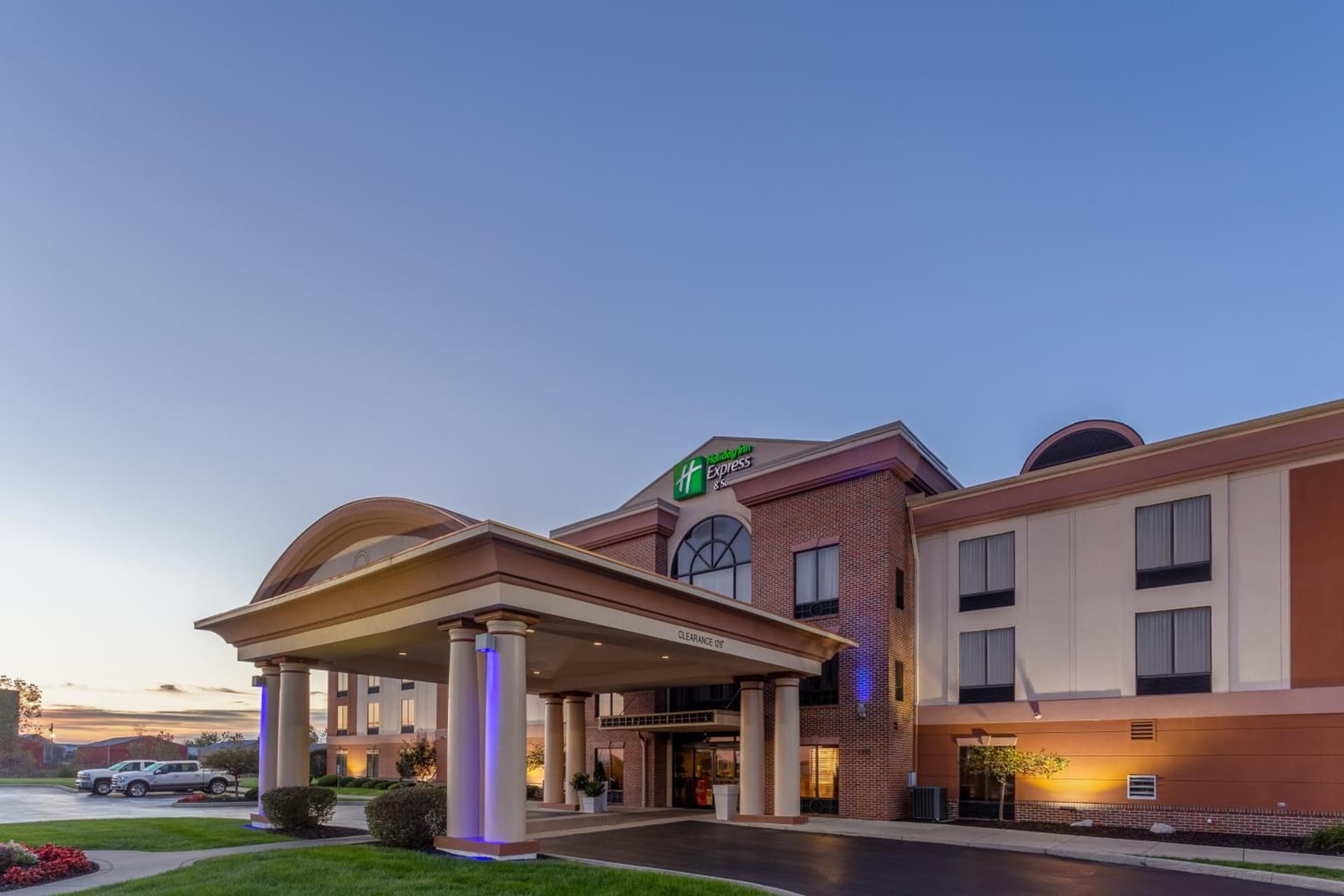 Holiday Inn Express Hotel & Suites Bowling Green by IHG featured exterior or lobby in Bowling Green, OH — similar hotel
