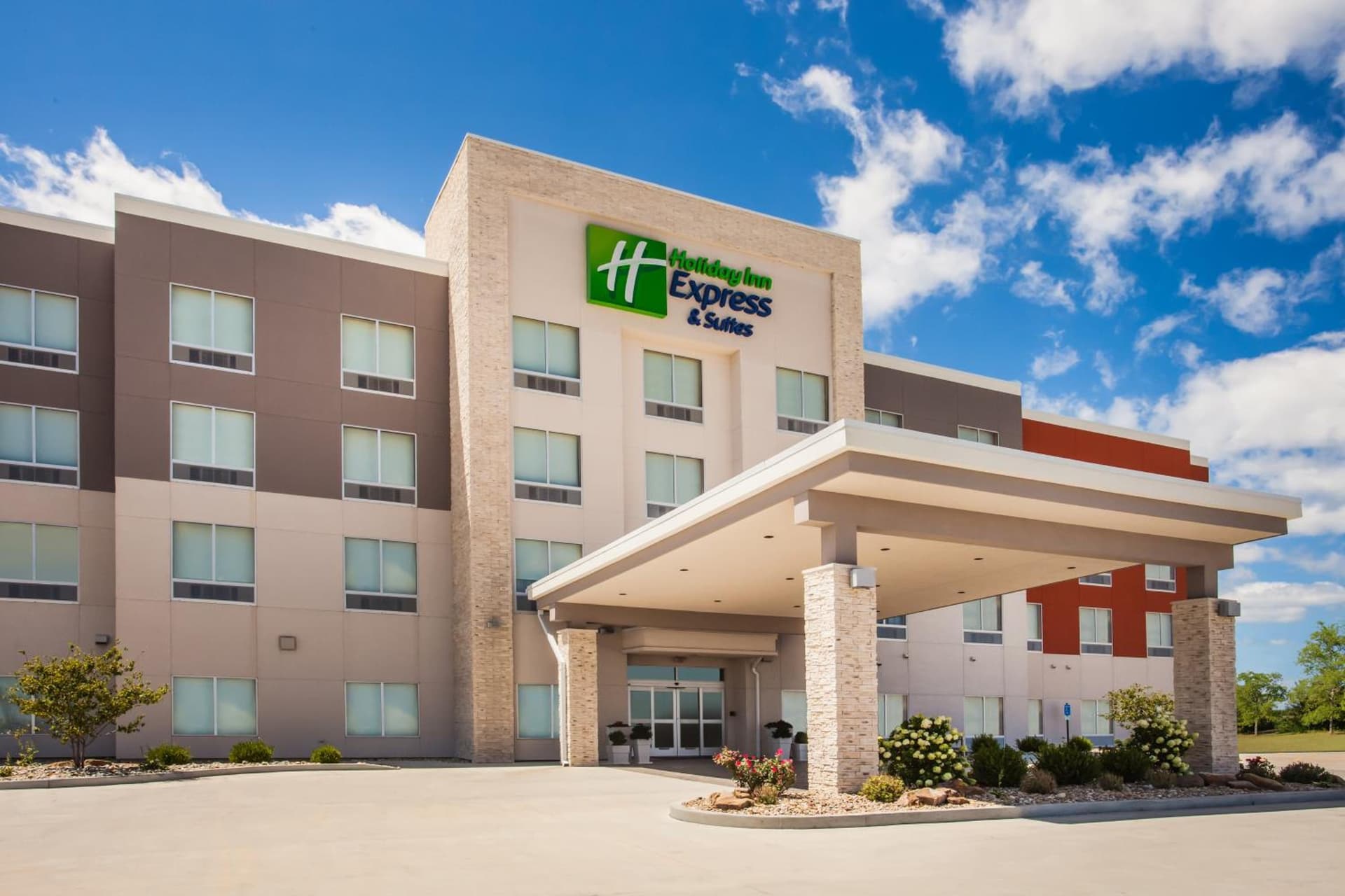 Holiday Inn Express & Suites Litchfield by IHG property views in Litchfield, IL — gallery photo 3