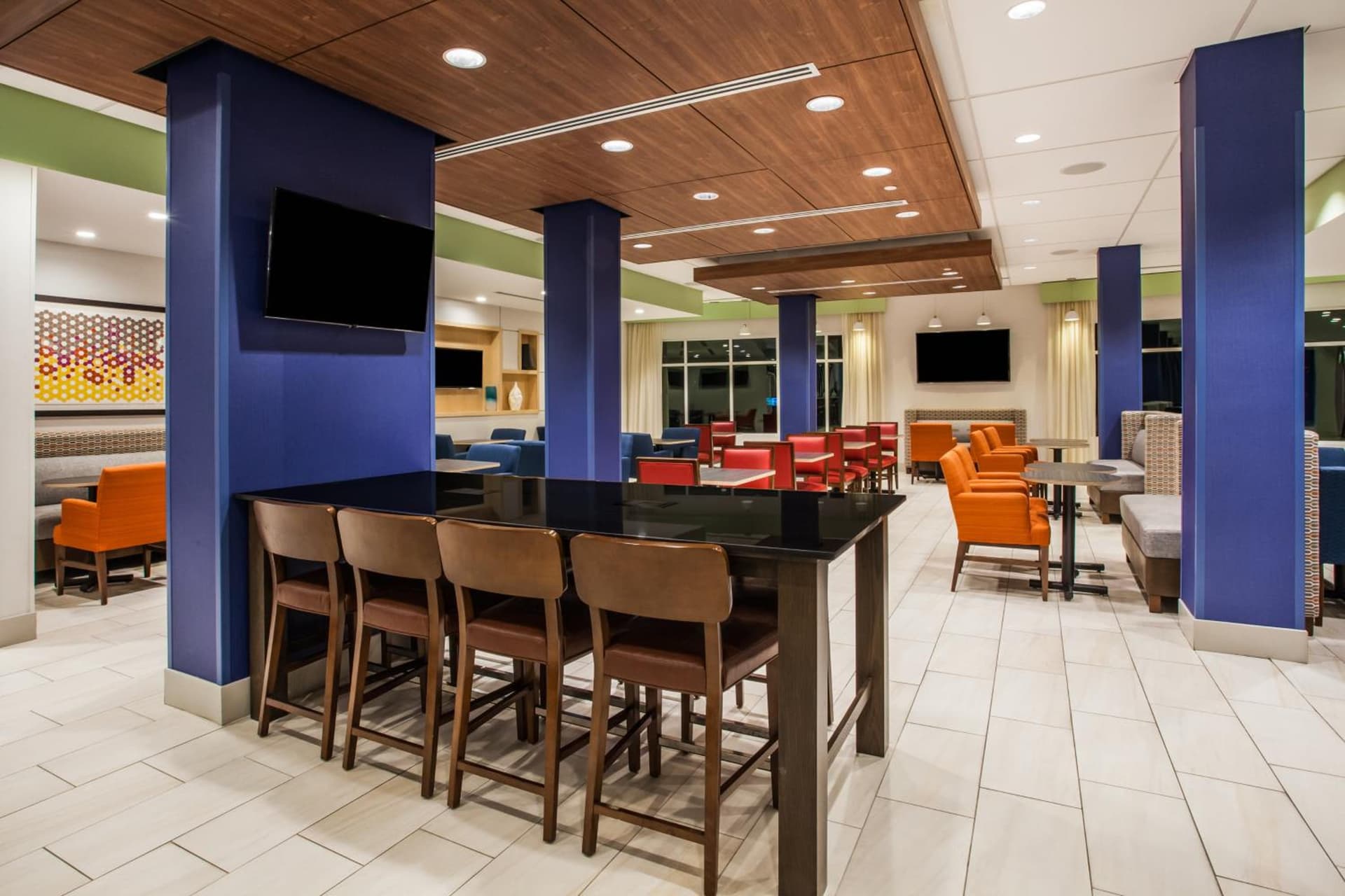Holiday Inn Express & Suites Lexington Park California by IHG interior in California, MD — gallery photo 2