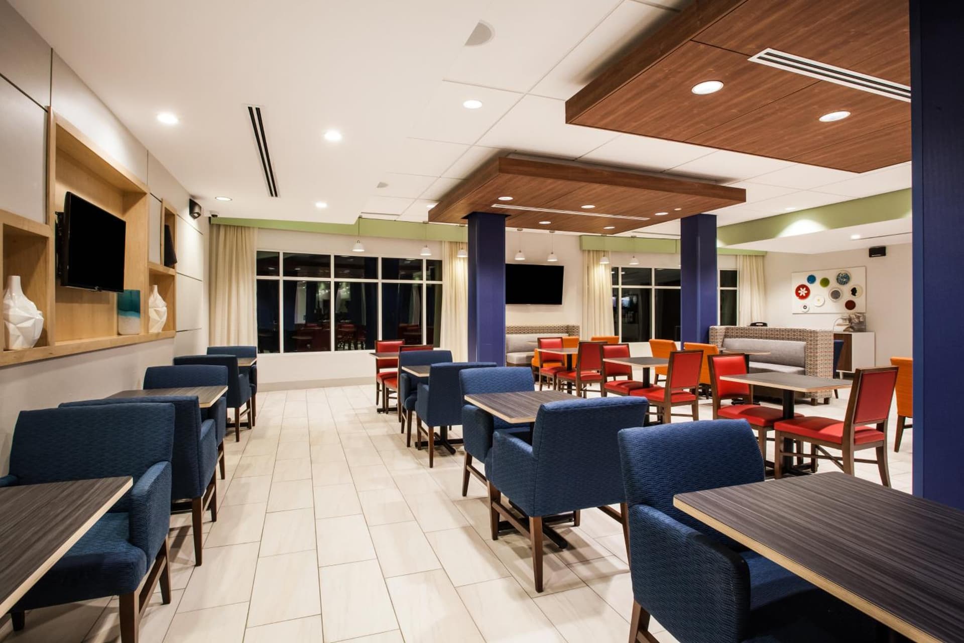 Holiday Inn Express & Suites Lexington Park California by IHG gallery photo in California, MD — image 24