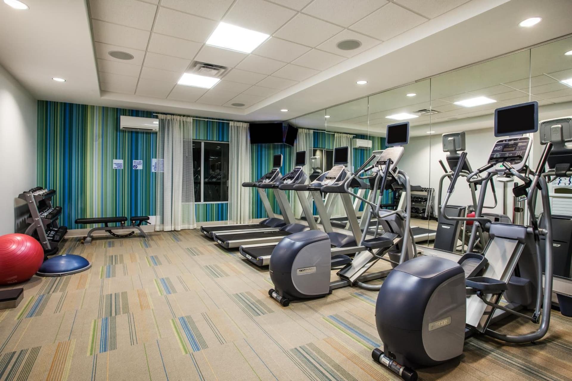 Holiday Inn Express & Suites Lexington Park California by IHG gallery photo in California, MD — image 16