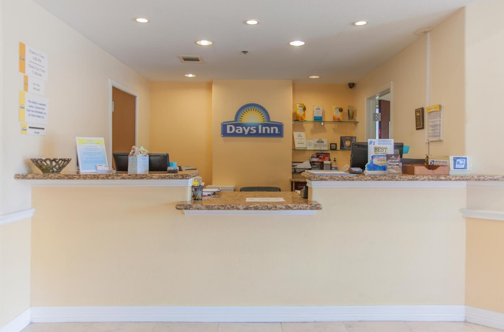 Days Inn by Wyndham Shenandoah gallery photo in The Woodlands, TX — image 14