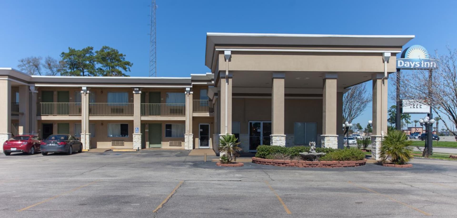 Days Inn by Wyndham Shenandoah interior in The Woodlands, TX — gallery photo 2