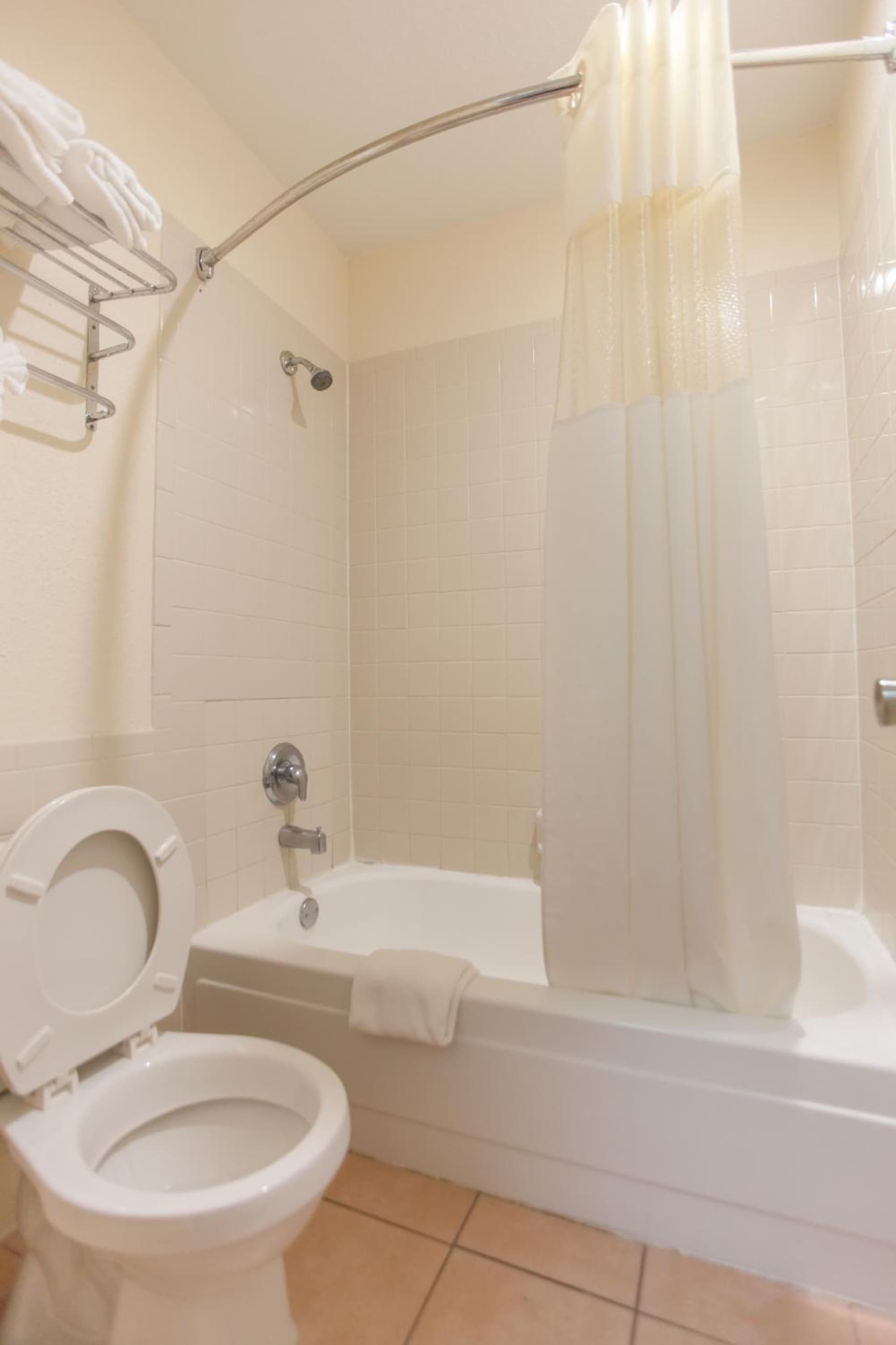 Days Inn by Wyndham Shenandoah gallery photo in The Woodlands, TX — image 91