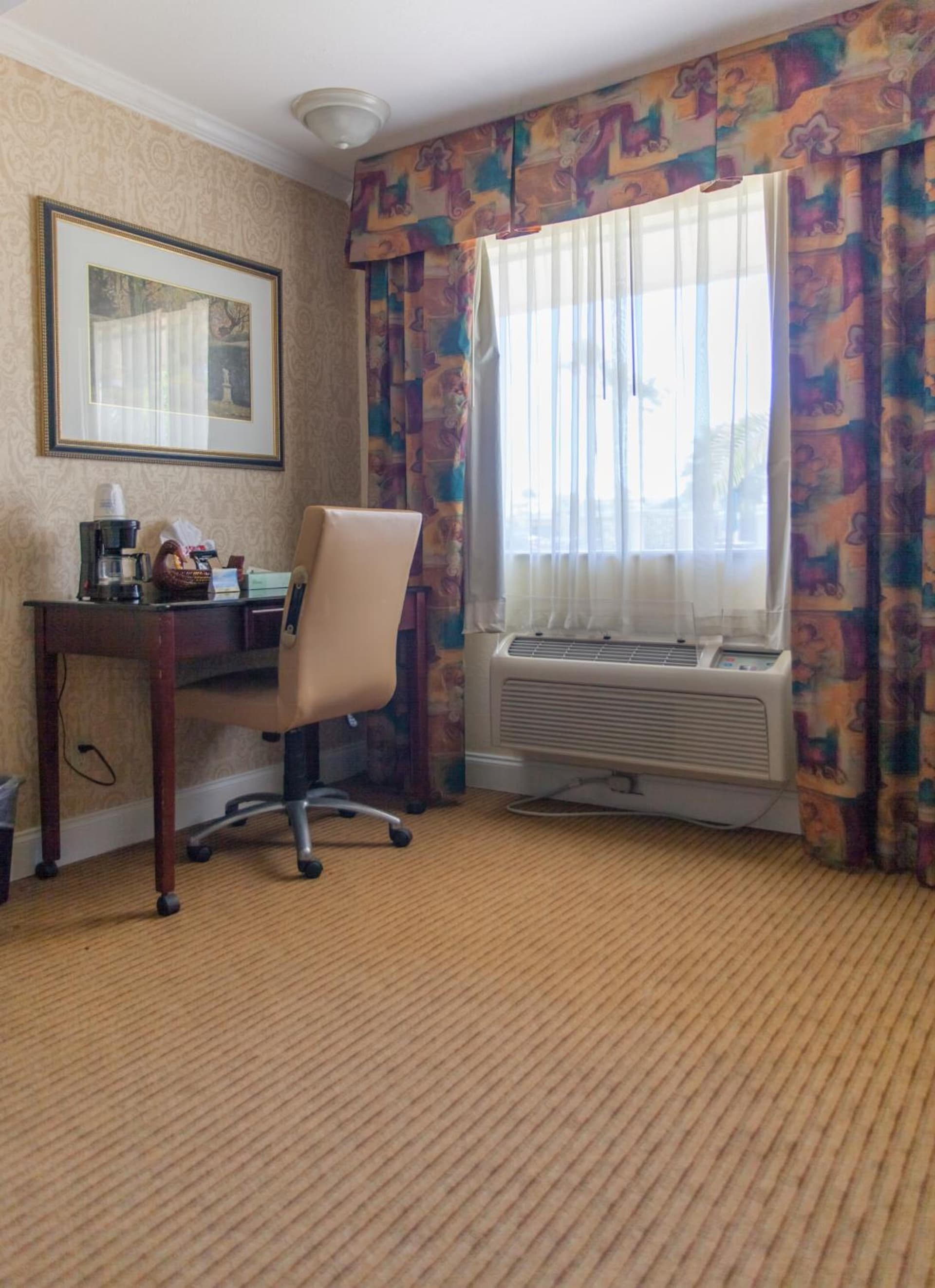 Days Inn by Wyndham Shenandoah gallery photo in The Woodlands, TX — image 86