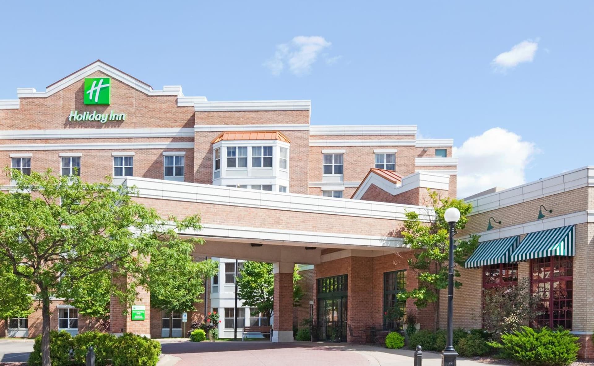 Holiday Inn & Suites Downtown La Crosse, an IHG Hotel featured exterior or lobby in La Crosse, WI — similar hotel