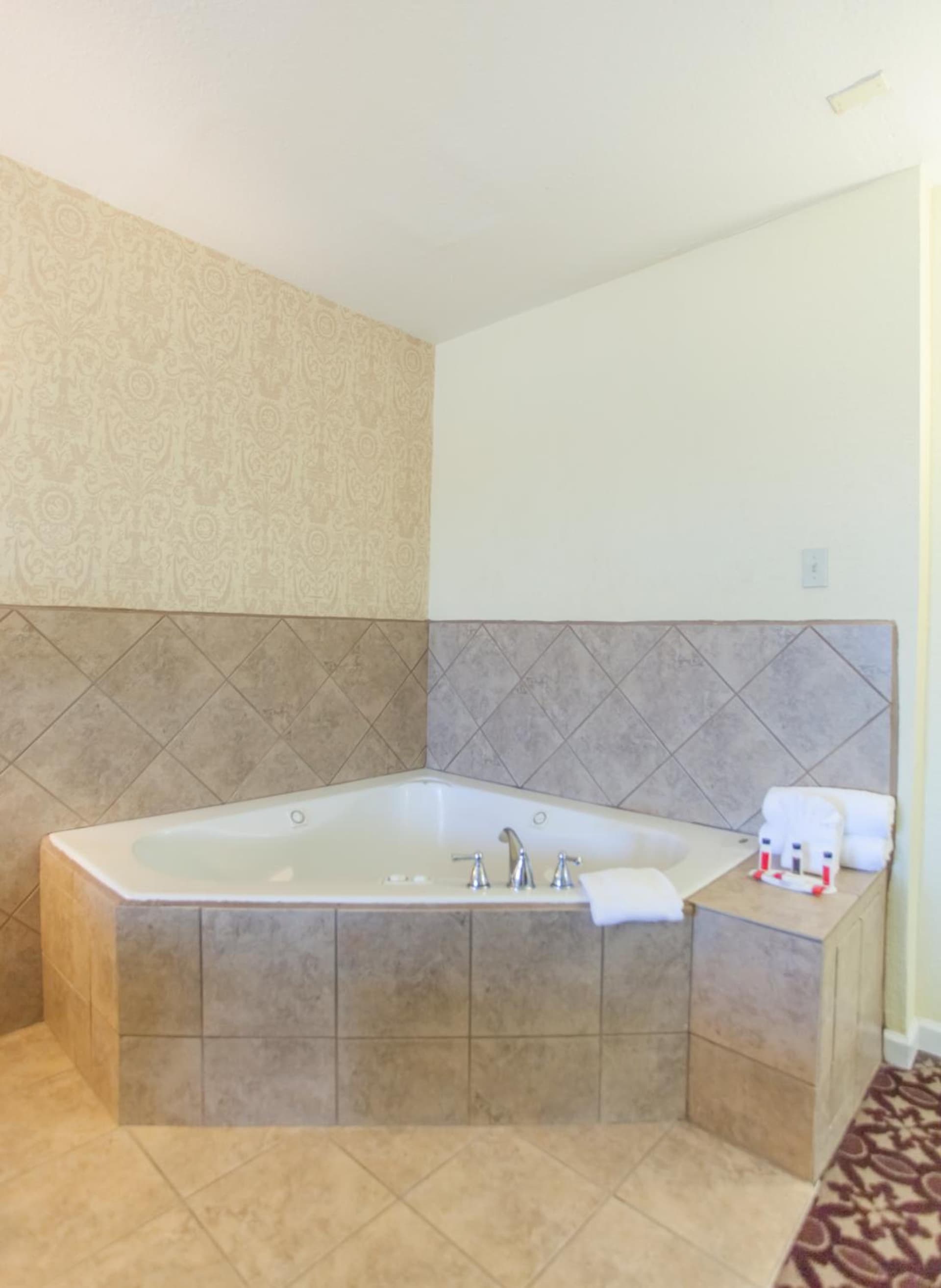 Days Inn by Wyndham Shenandoah gallery photo in The Woodlands, TX — image 96