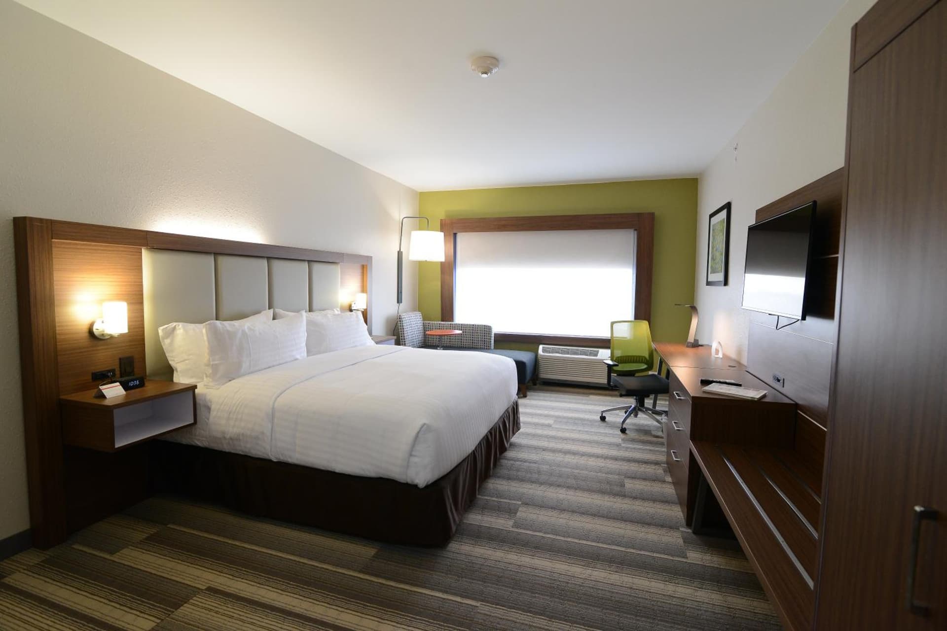 Holiday Inn Express & Suites Chicago North Shore - Niles by IHG property views in Niles, IL — gallery photo 3