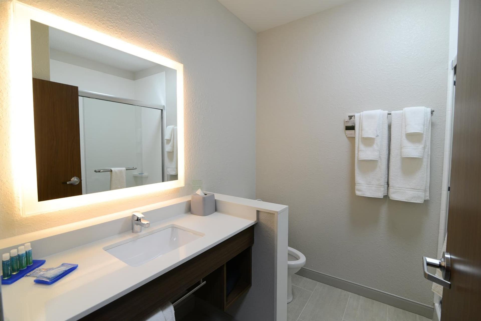 Holiday Inn Express & Suites Chicago North Shore - Niles by IHG interior in Niles, IL — gallery photo 2