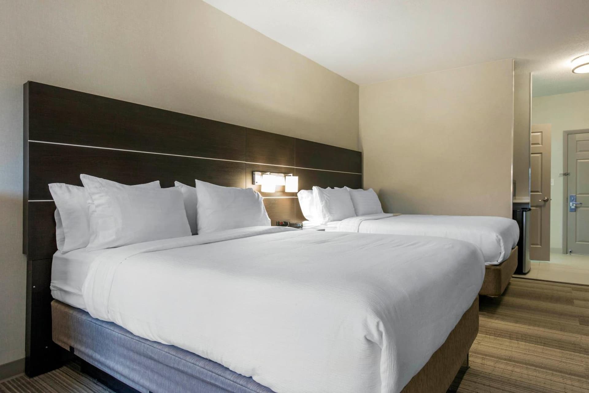 Holiday Inn Express & Suites Chicago West - St Charles by IHG gallery photo in Saint Charles, IL — image 29