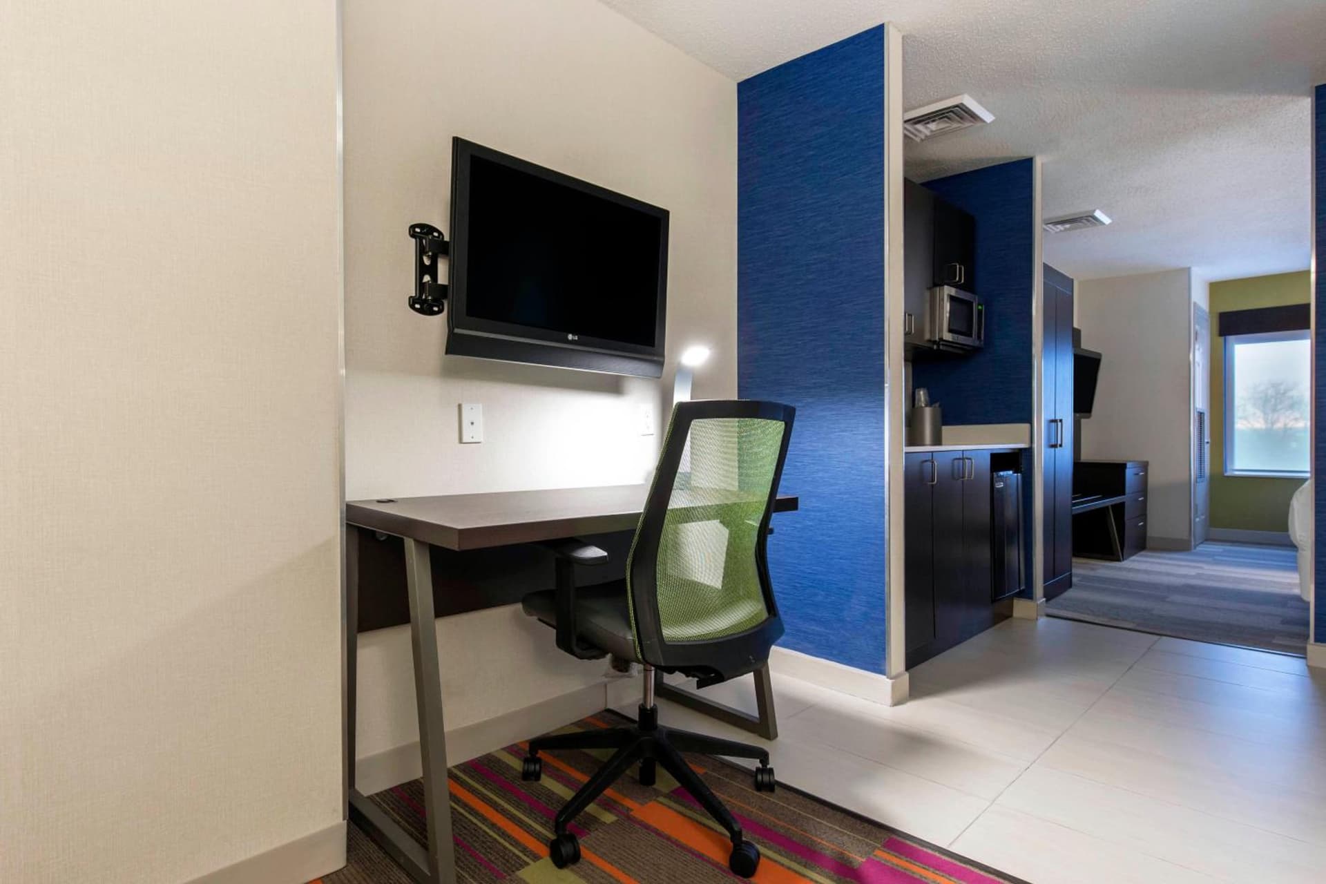 Holiday Inn Express & Suites Chicago West - St Charles by IHG property views in Saint Charles, IL — gallery photo 3