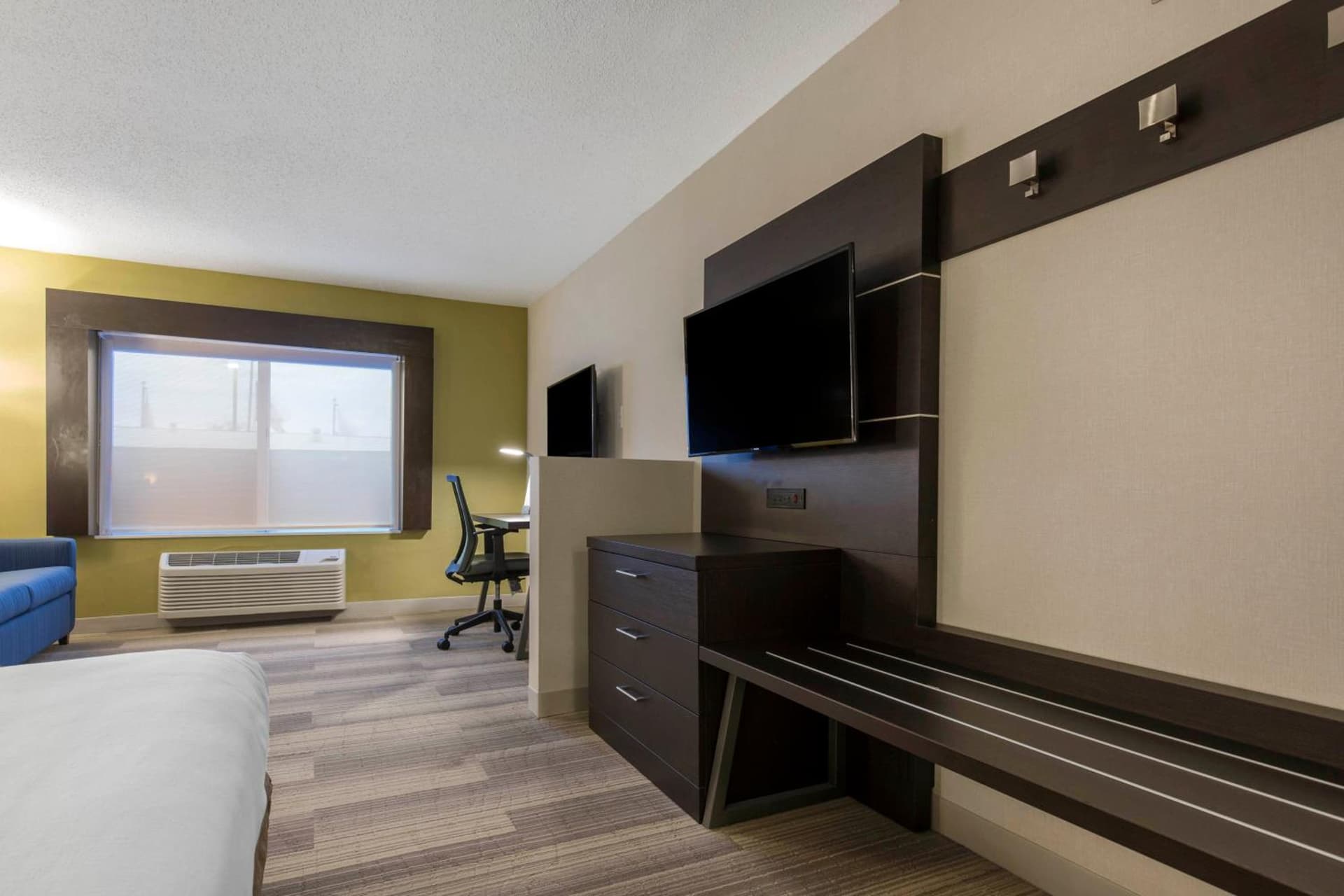 Holiday Inn Express & Suites Chicago West - St Charles by IHG gallery photo in Saint Charles, IL — image 33