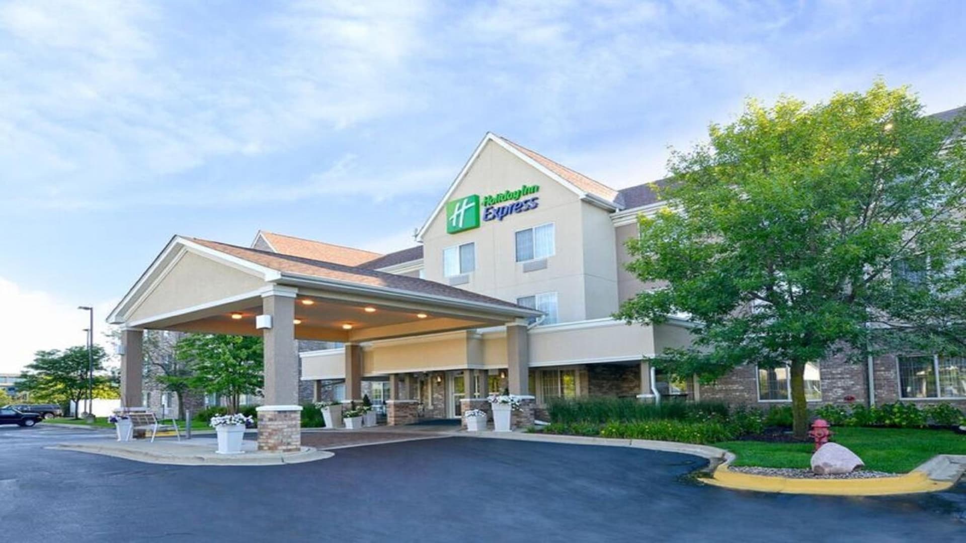 Holiday Inn Express & Suites Chicago Deerfield Lincolnshire by IHG featured exterior or lobby in Riverwoods, IL — similar hotel