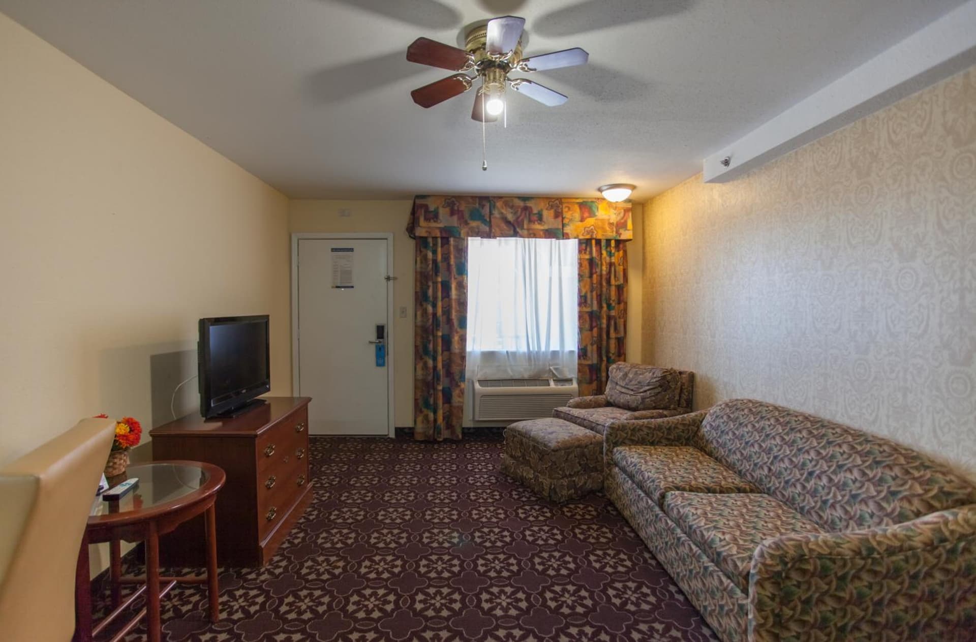 Days Inn by Wyndham Shenandoah gallery photo in The Woodlands, TX — image 65