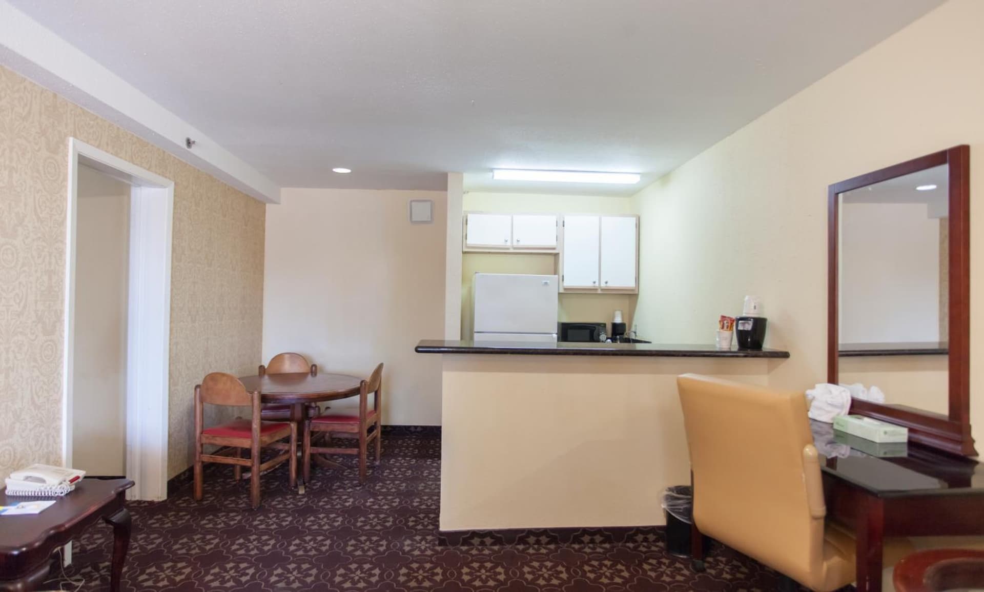 Days Inn by Wyndham Shenandoah gallery photo in The Woodlands, TX — image 10