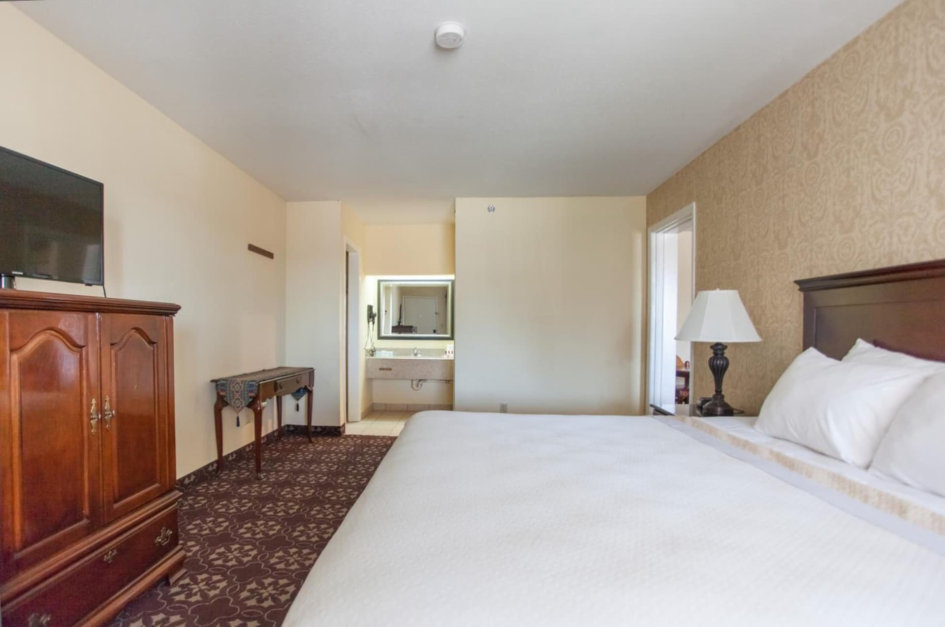 Days Inn by Wyndham Shenandoah gallery photo in The Woodlands, TX — image 64