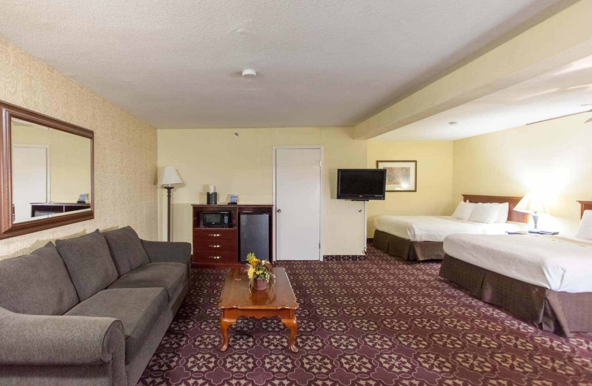 Days Inn by Wyndham Shenandoah gallery photo in The Woodlands, TX — image 9