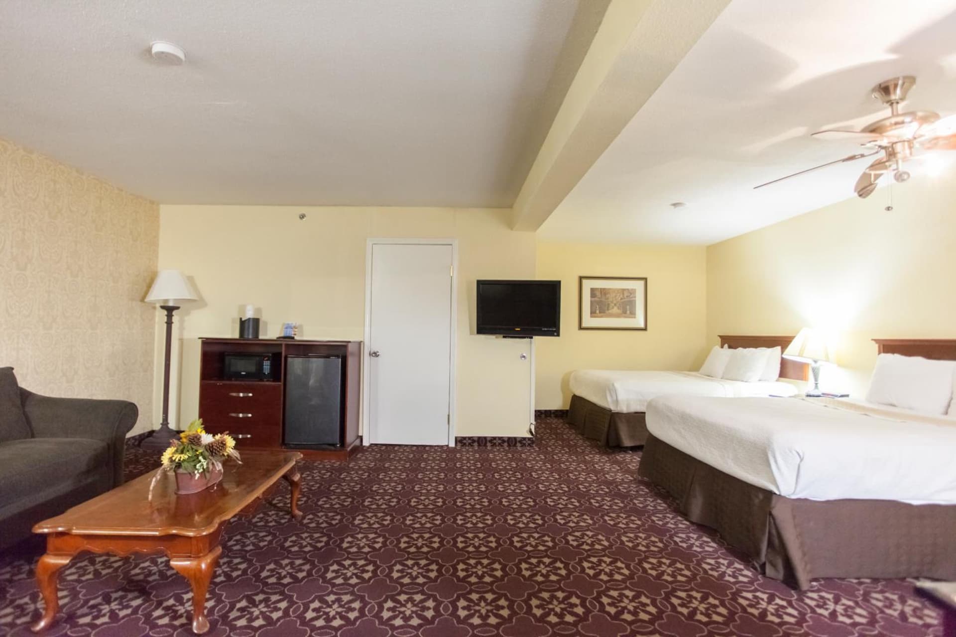 Days Inn by Wyndham Shenandoah gallery photo in The Woodlands, TX — image 5