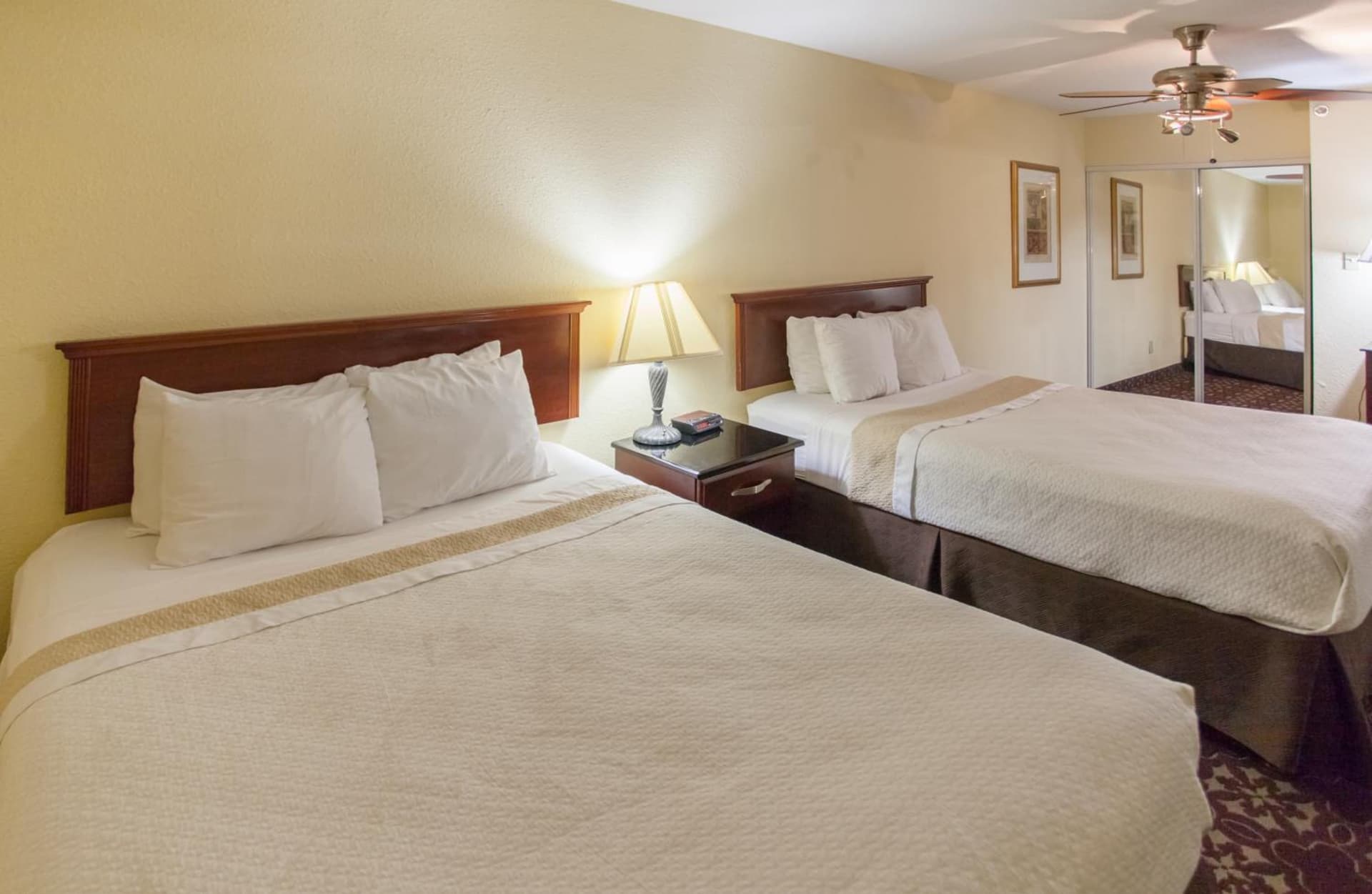 Days Inn by Wyndham Shenandoah gallery photo in The Woodlands, TX — image 30