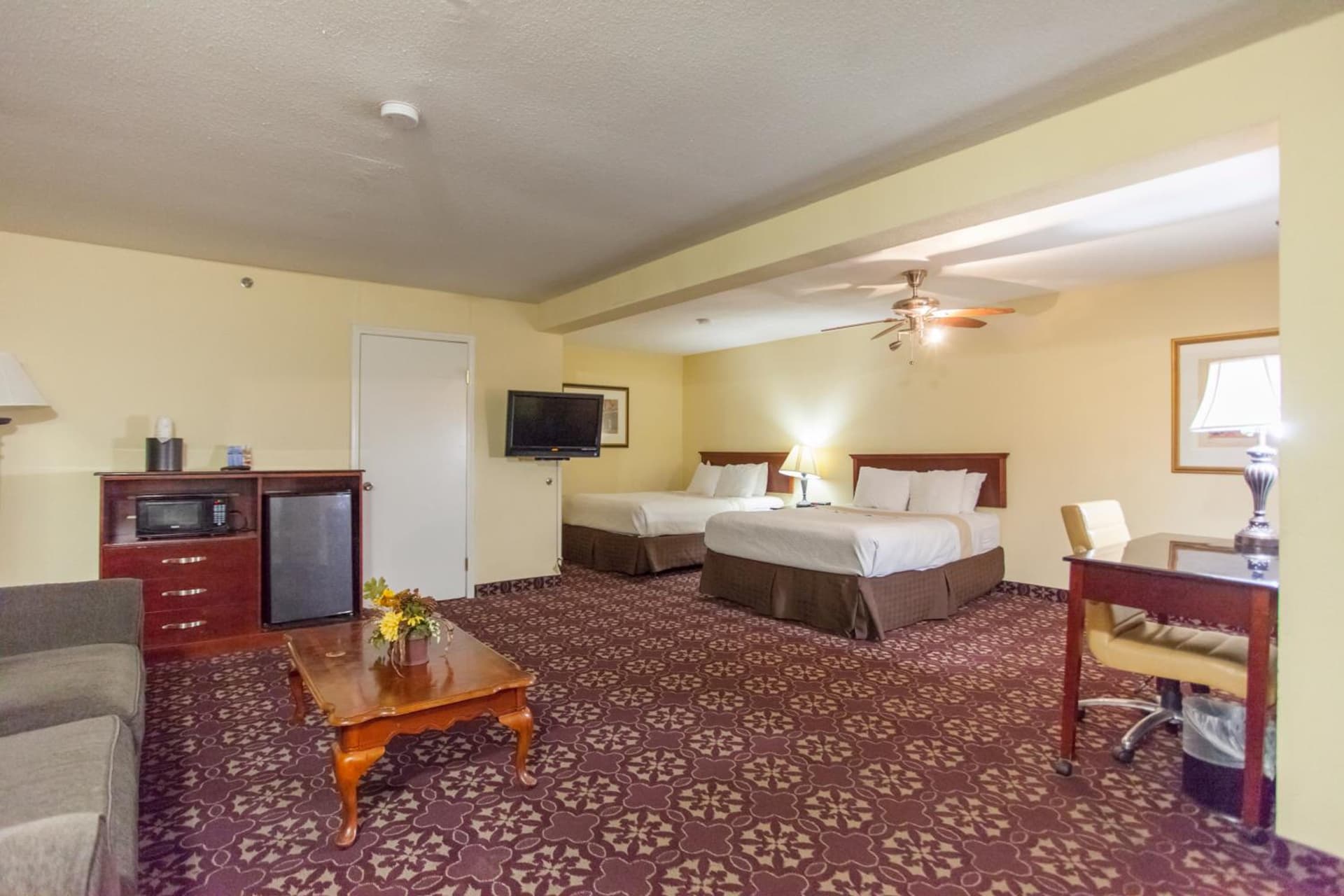 Days Inn by Wyndham Shenandoah gallery photo in The Woodlands, TX — image 4