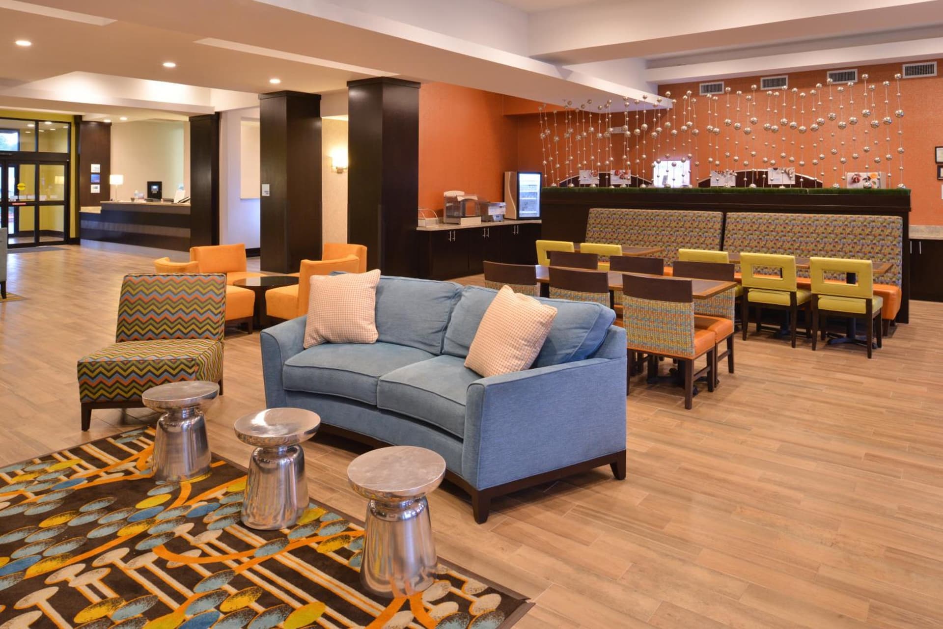 Holiday Inn Express & Suites Austin South by IHG interior in Austin, TX — gallery photo 2