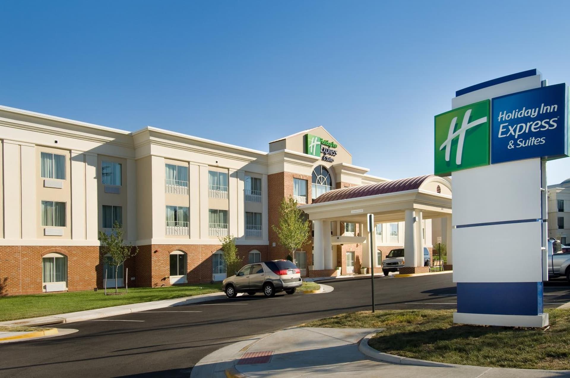 Holiday Inn Express & Suites Alexandria - Fort Belvoir by IHG featured exterior or lobby in Alexandria, VA — similar hotel