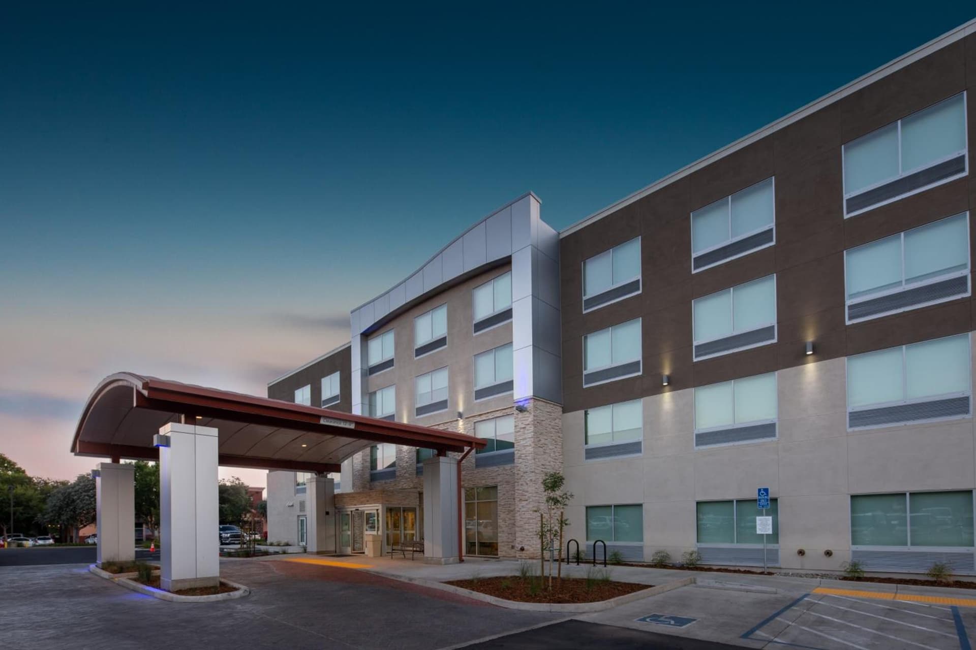 Holiday Inn Express & Suites Chico by IHG gallery photo in Chico, CA — image 6