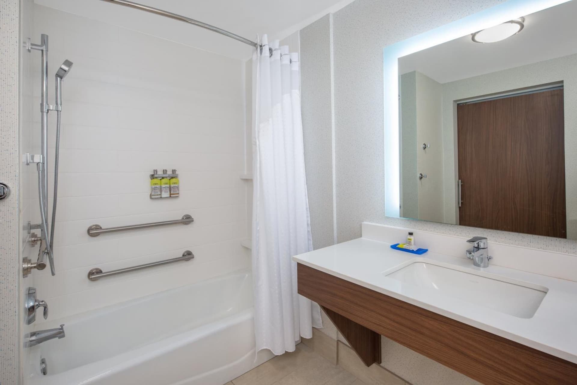 Holiday Inn Express & Suites Chico by IHG gallery photo in Chico, CA — image 49