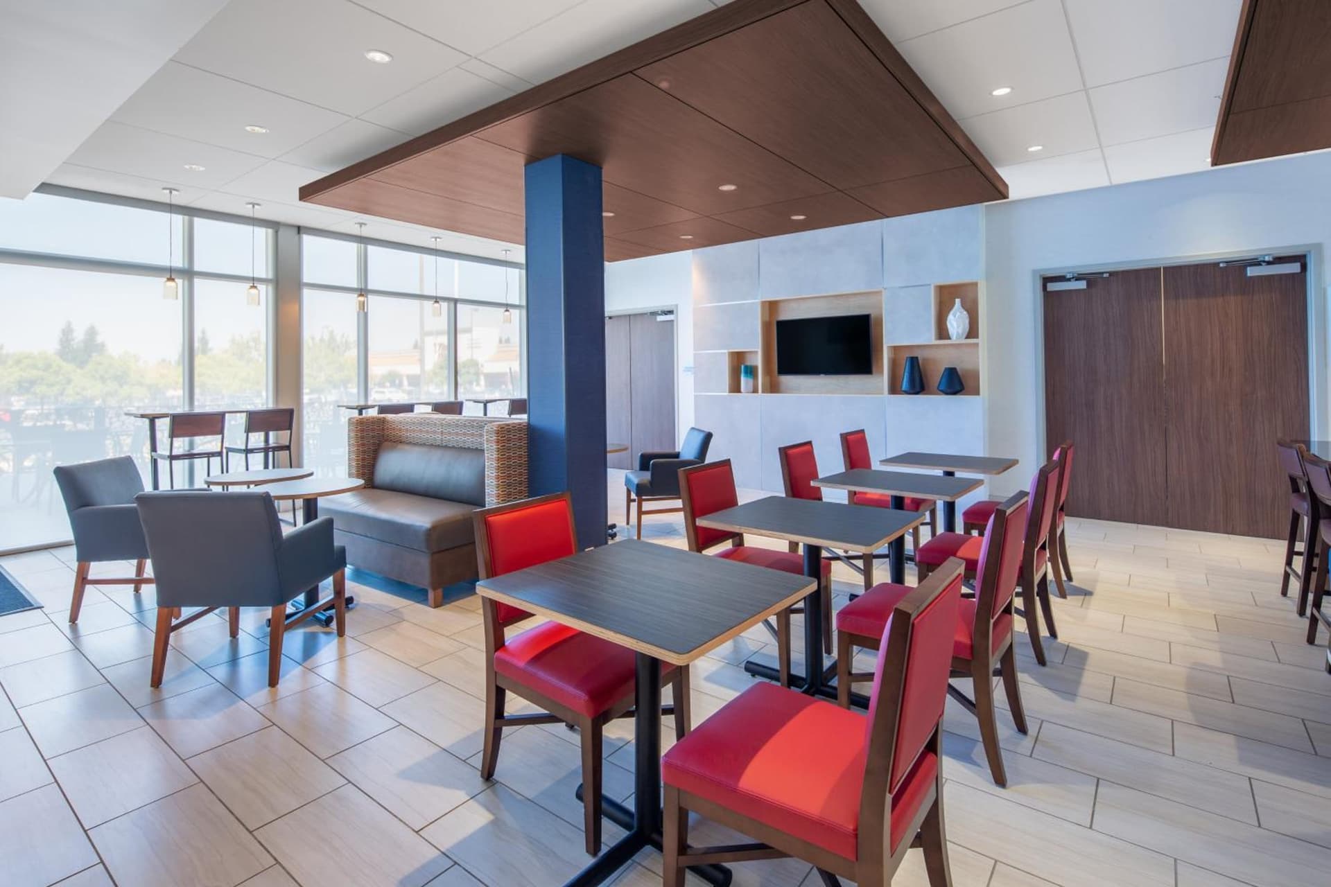 Holiday Inn Express & Suites Chico by IHG gallery photo in Chico, CA — image 38