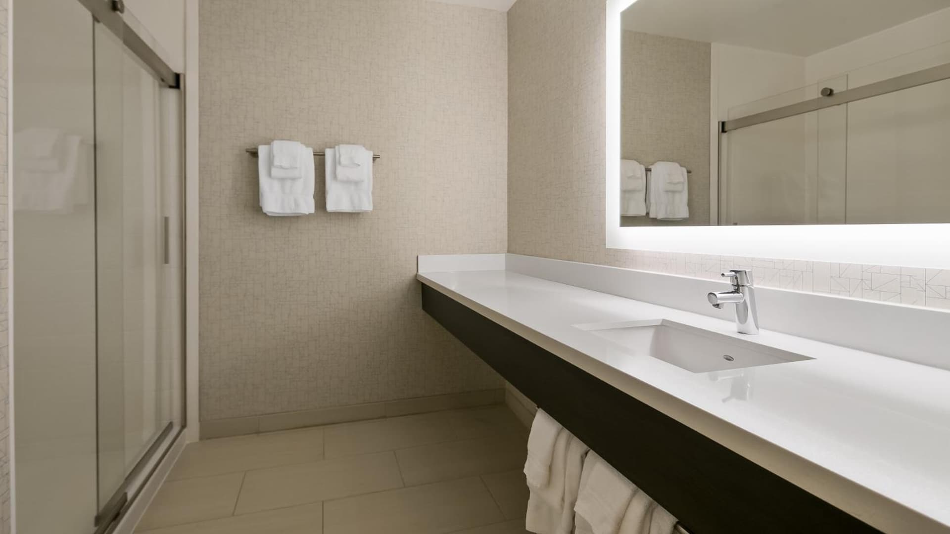 Holiday Inn Express Hotel & Suites Everett by IHG gallery photo in Everett, WA — image 49