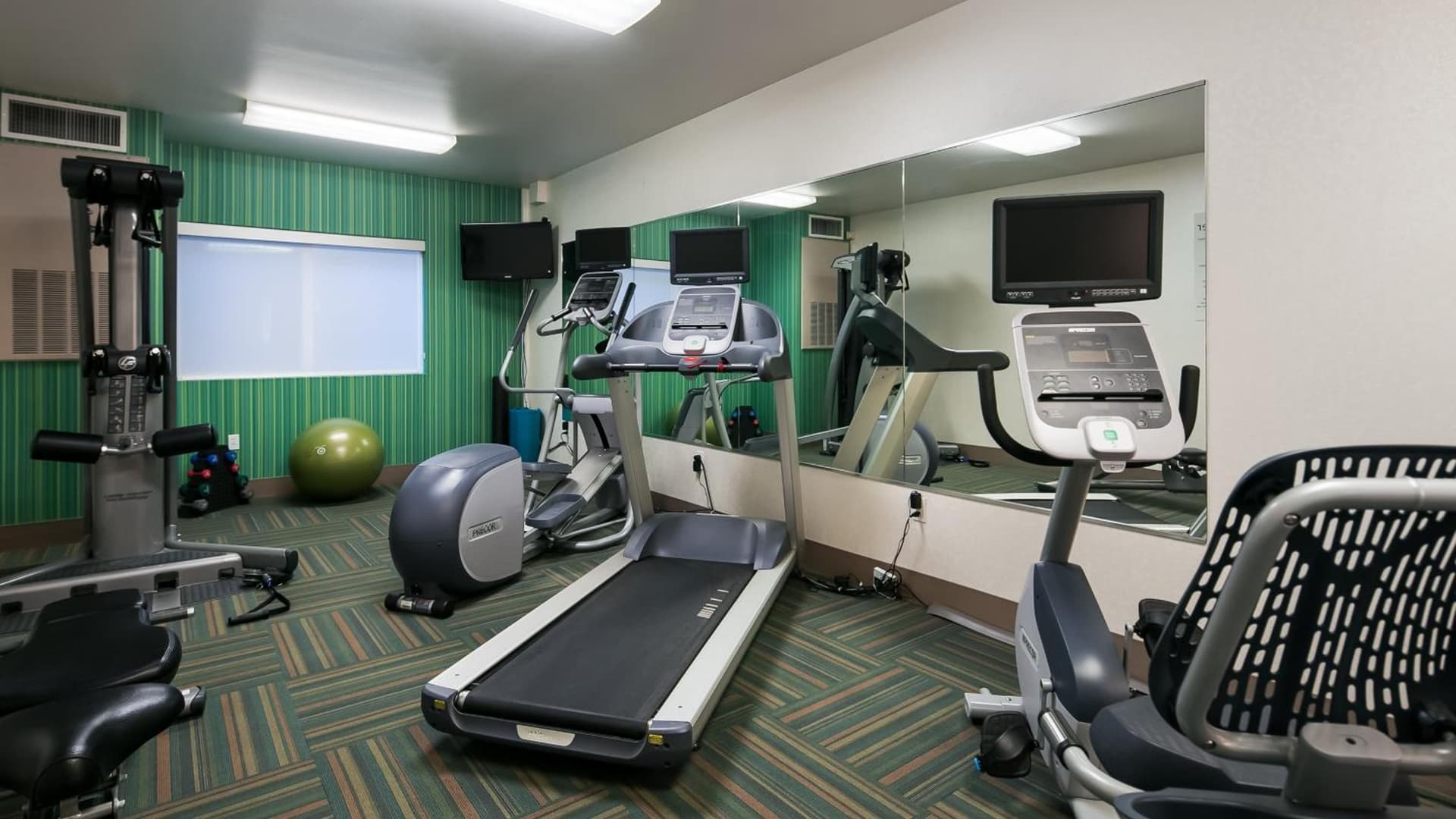 Holiday Inn Express Hotel & Suites Everett by IHG gallery photo in Everett, WA — image 37