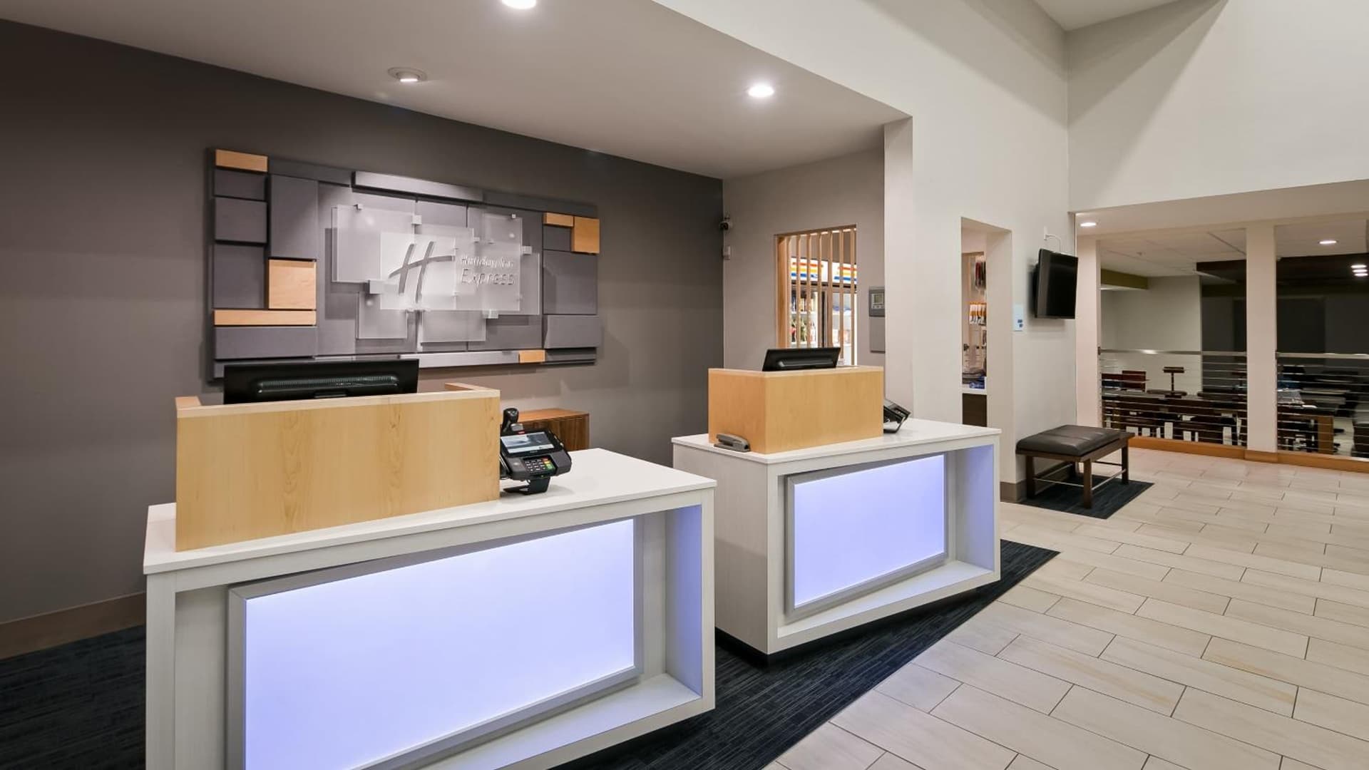 Holiday Inn Express Hotel & Suites Everett by IHG gallery photo in Everett, WA — image 4