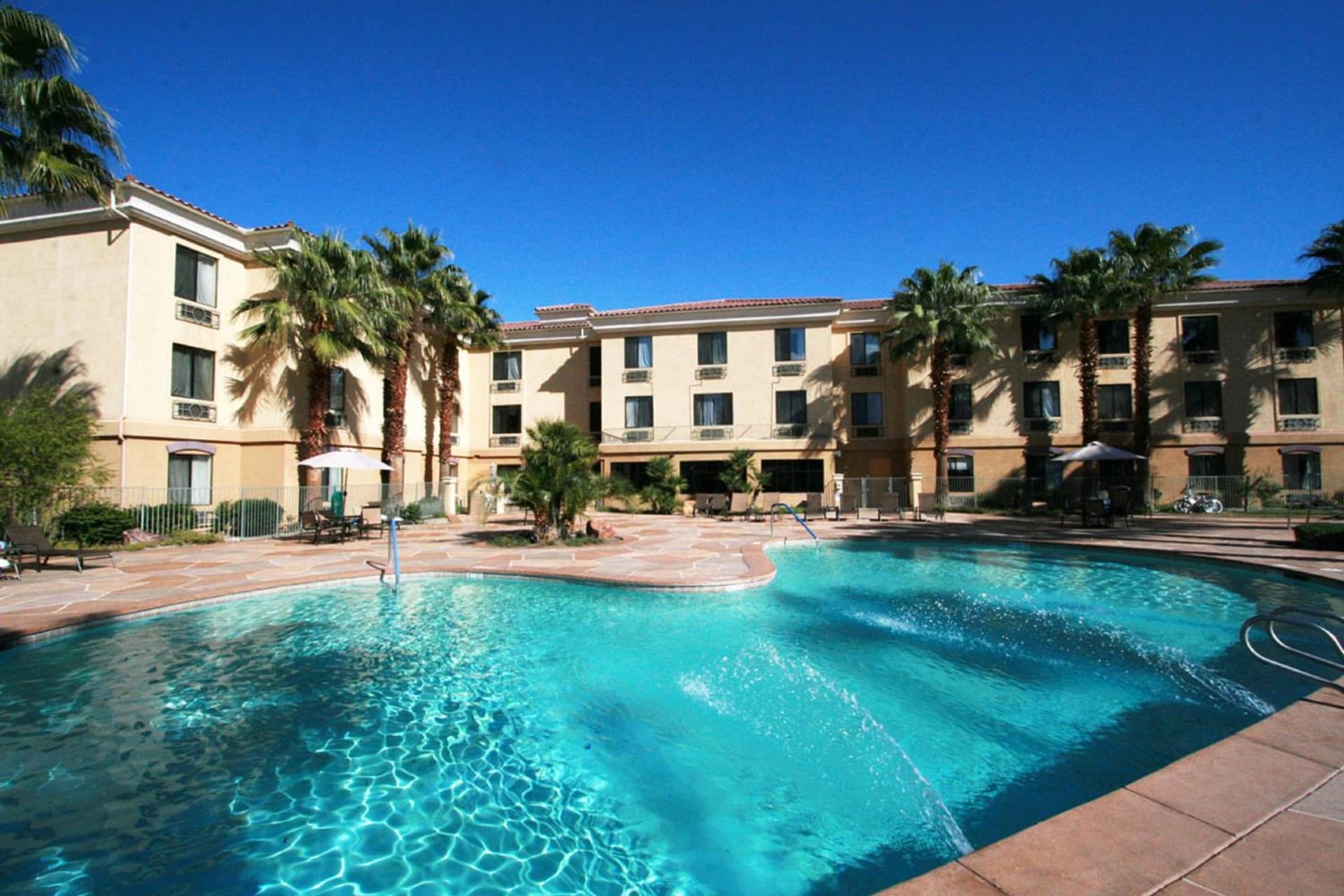 Hampton Inn & Suites Cathedral City property views in Cathedral City, CA — gallery photo 3