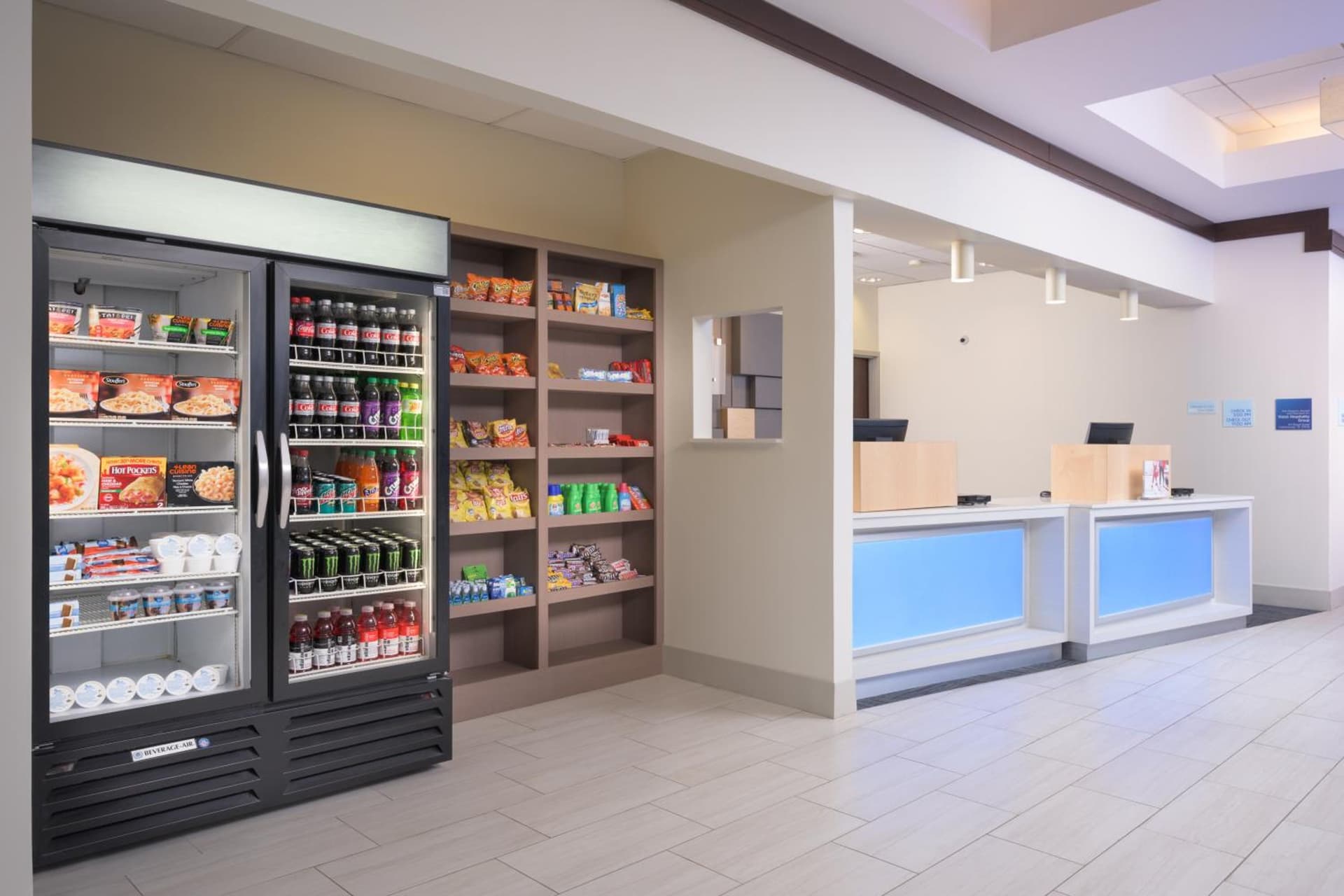Holiday Inn Express Hotel & Suites Chattanooga Downtown by IHG interior in Chattanooga, TN — gallery photo 2