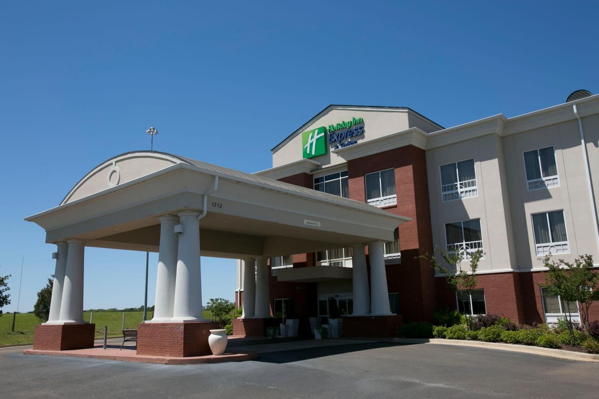 Holiday Inn Express & Suites Brookhaven by IHG — hotel in Brookhaven, Mississippi