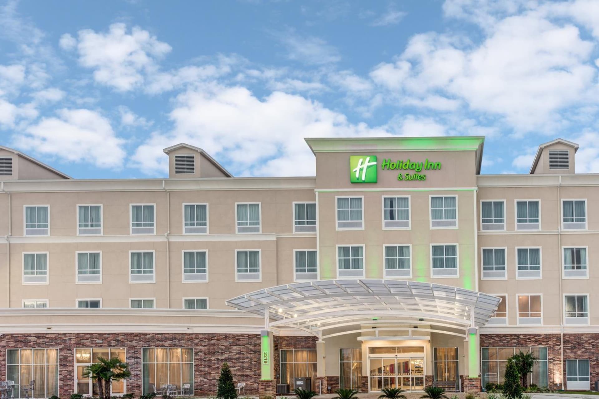 Holiday Inn & Suites Lafayette North by IHG featured exterior or lobby in Lafayette, LA — similar hotel