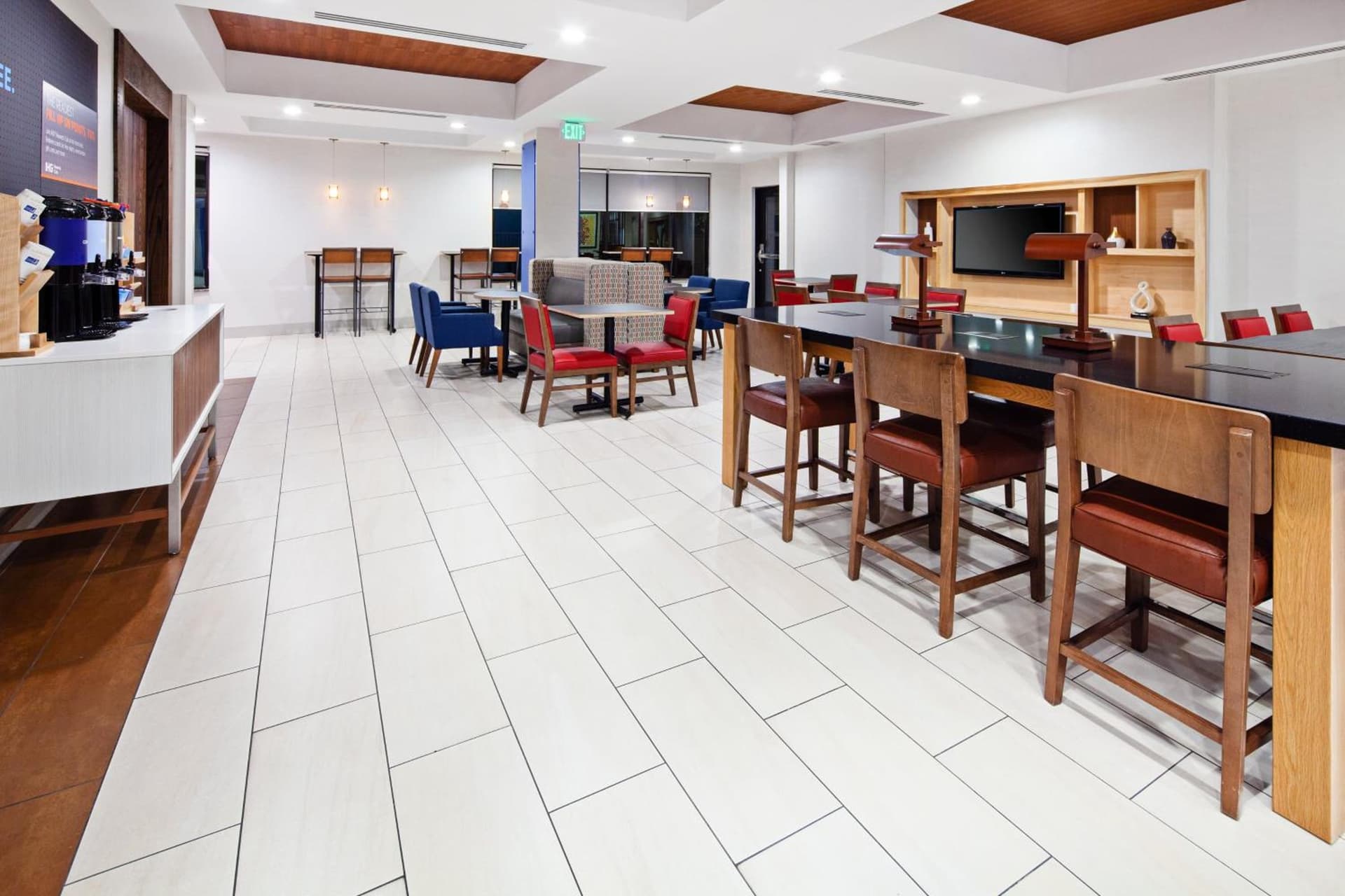 Holiday Inn Express & Suites Clovis Fresno Area by IHG interior in Clovis, CA — gallery photo 2