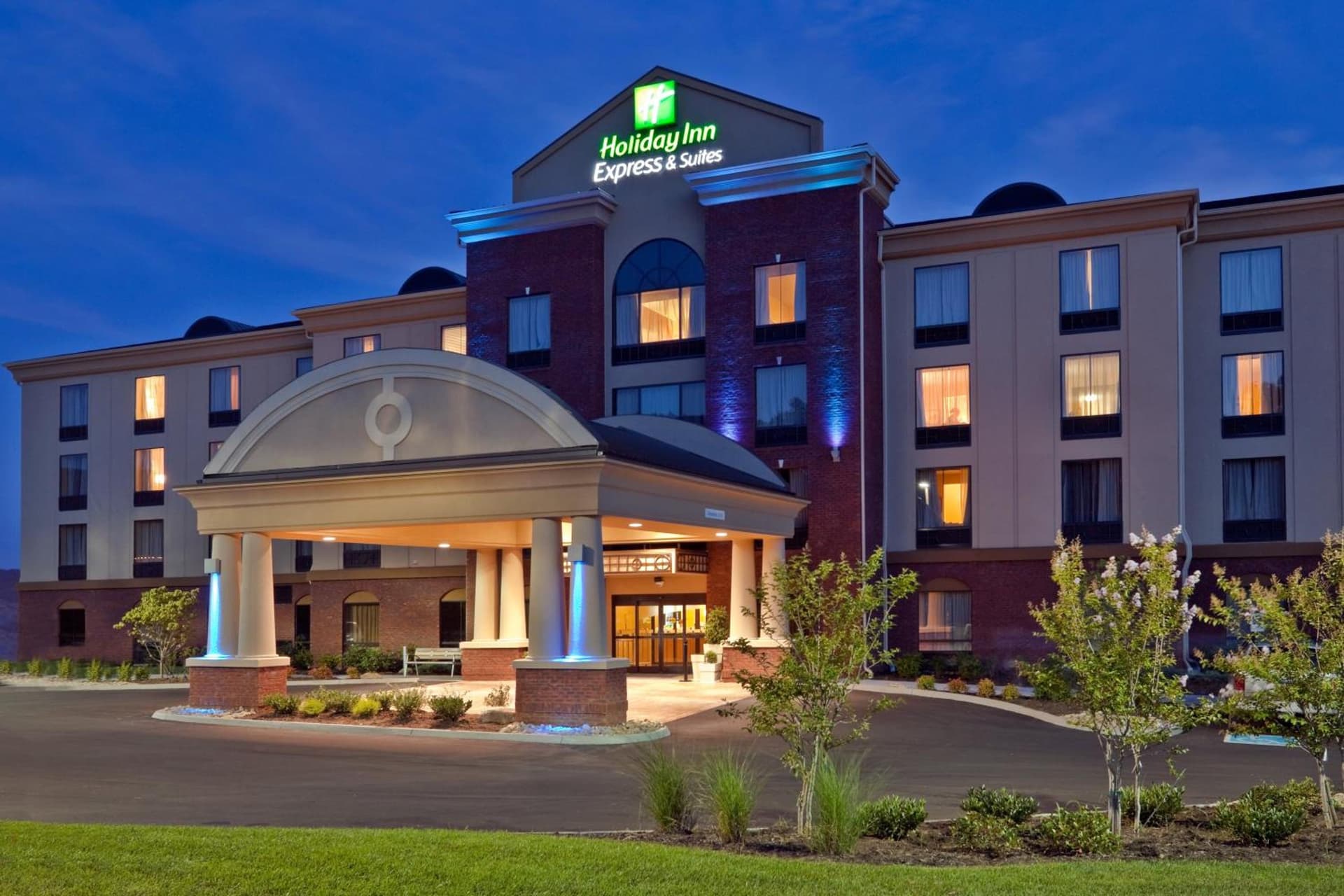 Holiday Inn Express Hotel & Suites Kodak East-Sevierville by IHG featured exterior or lobby in Kodak, TN — similar hotel