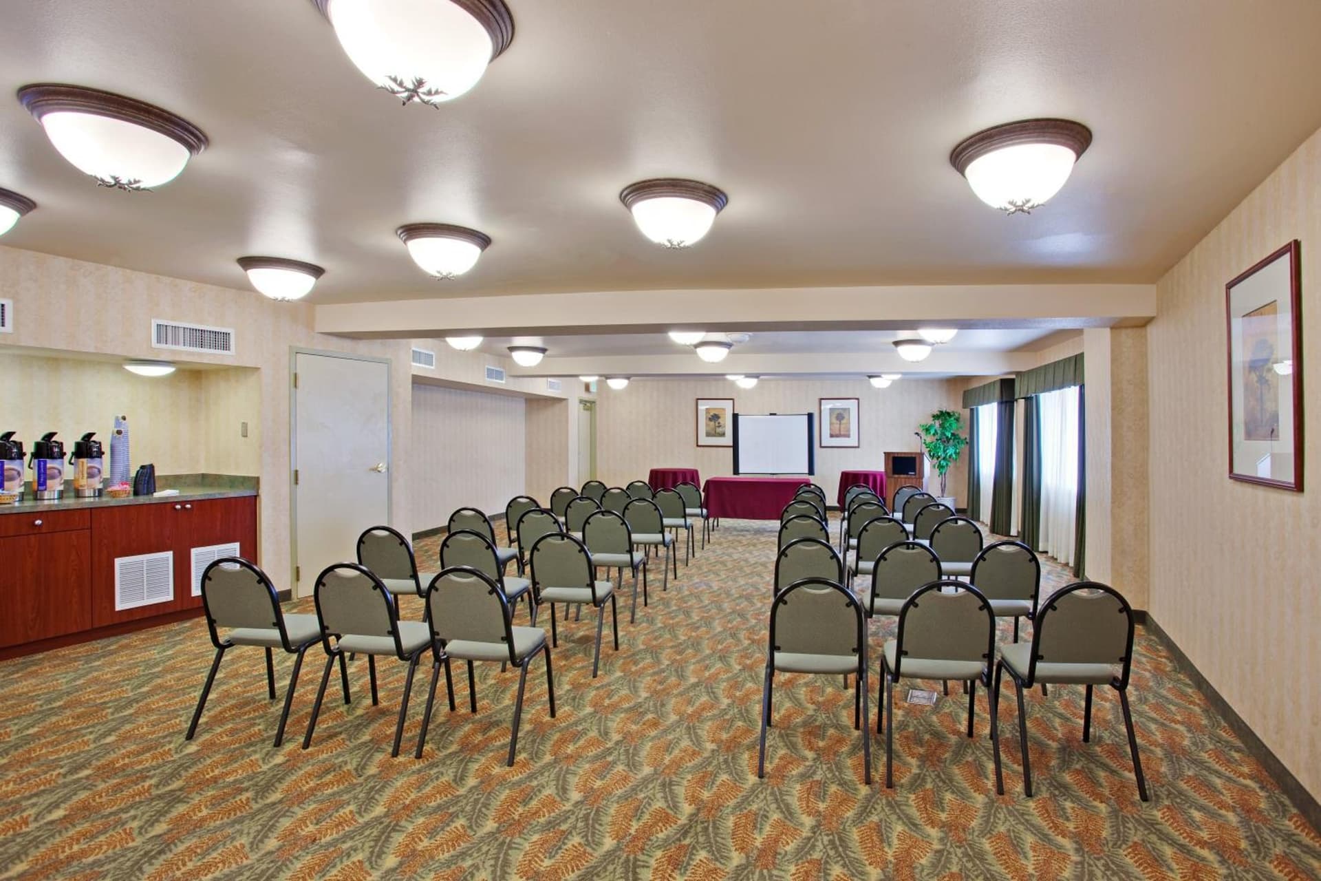 Hotel Marguerite South Anaheim - Garden Grove, Trademark Collection by Wyndham gallery photo in Anaheim, CA — image 51