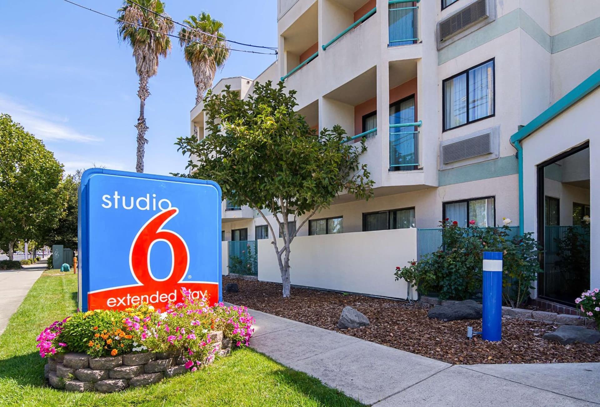 Studio 6-Concord, CA featured exterior or lobby in Concord, CA — similar hotel