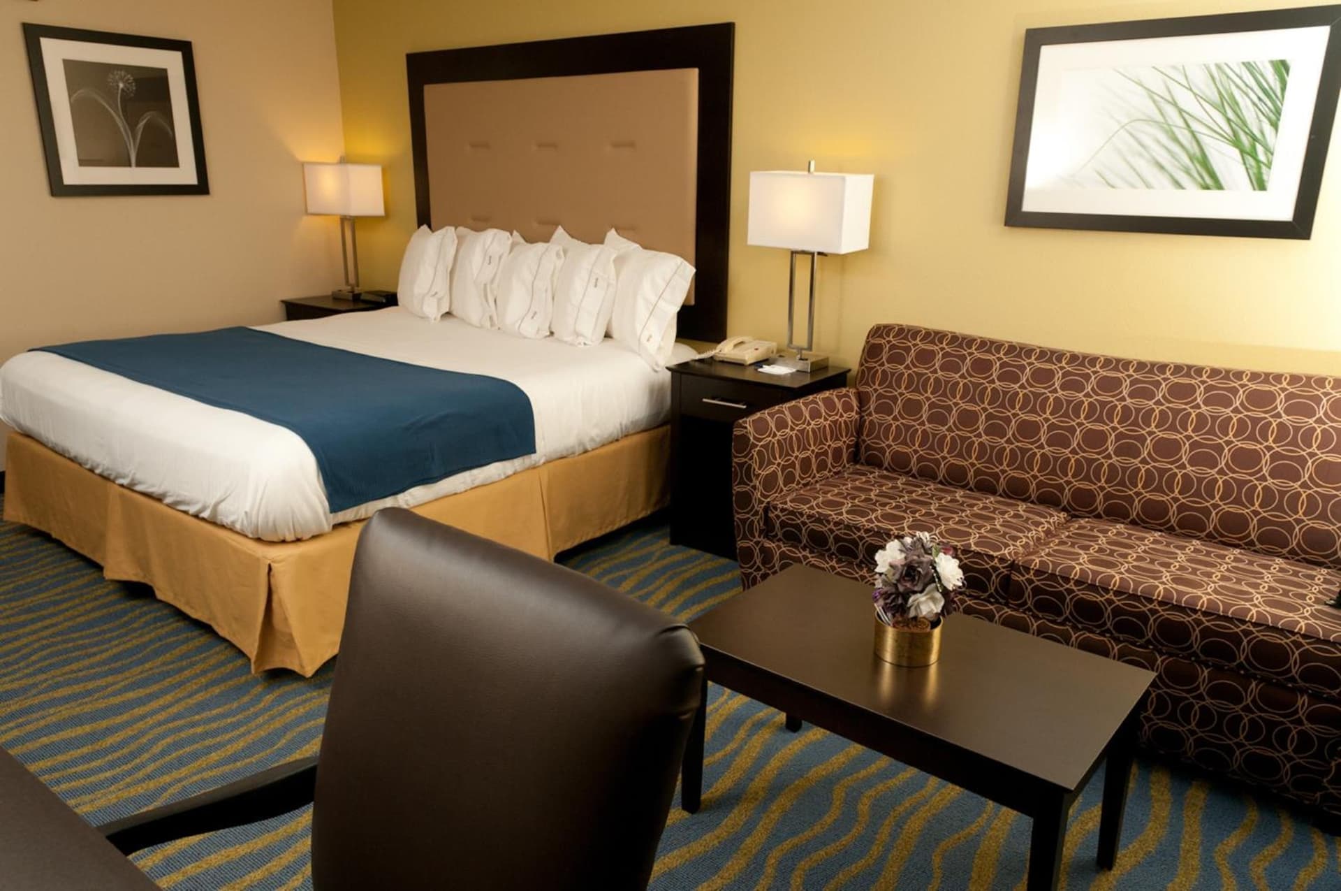 Holiday Inn Express Hotel & Suites Bloomington-Normal University Area by IHG gallery photo in Bloomington, IL — image 9