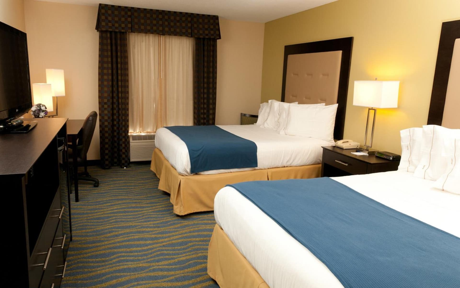 Holiday Inn Express Hotel & Suites Bloomington-Normal University Area by IHG gallery photo in Bloomington, IL — image 23