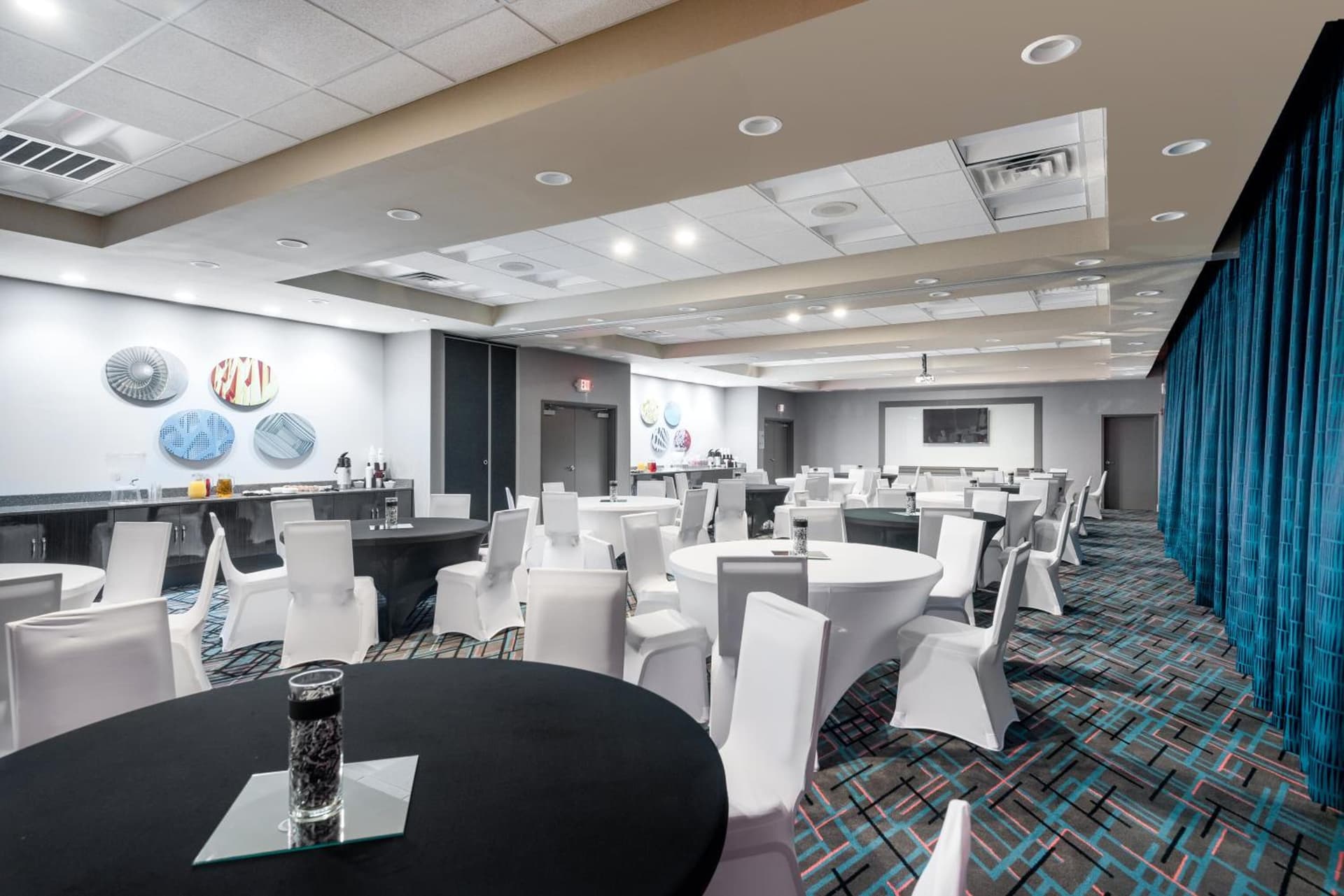 Holiday Inn Express & Suites - Charlotte Airport by IHG gallery photo in Charlotte, NC — image 48